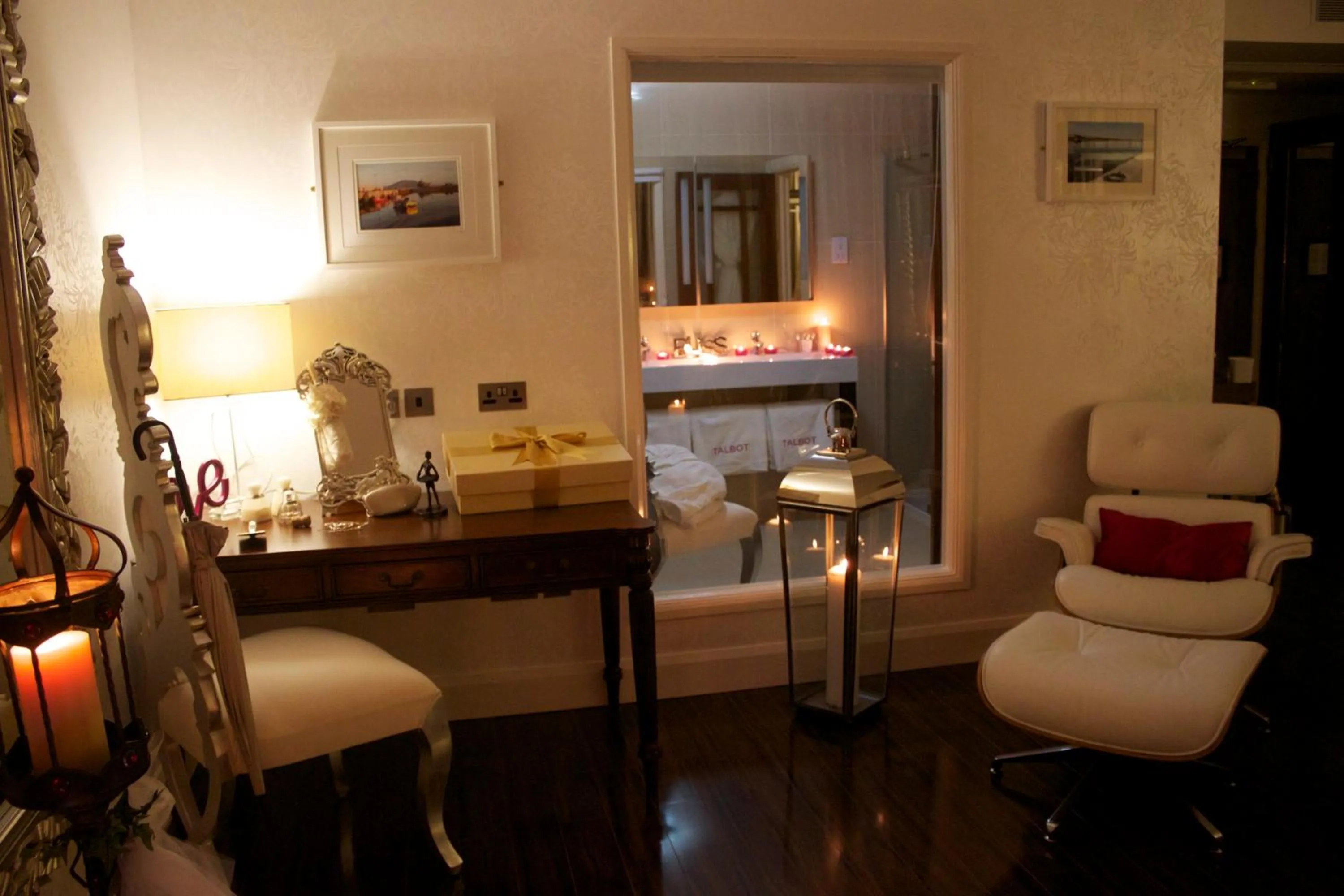 Bedroom in The Talbot Hotel