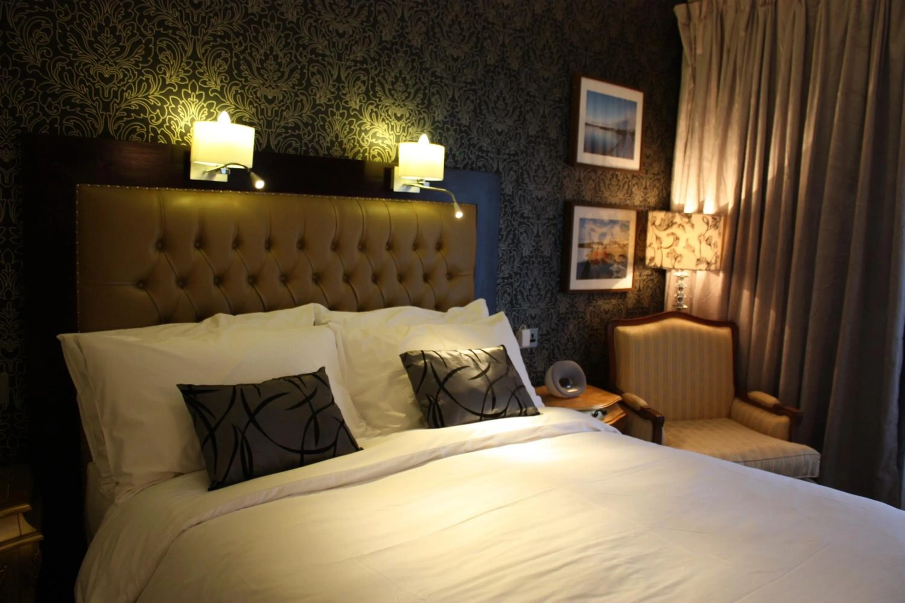 Bed in The Talbot Hotel