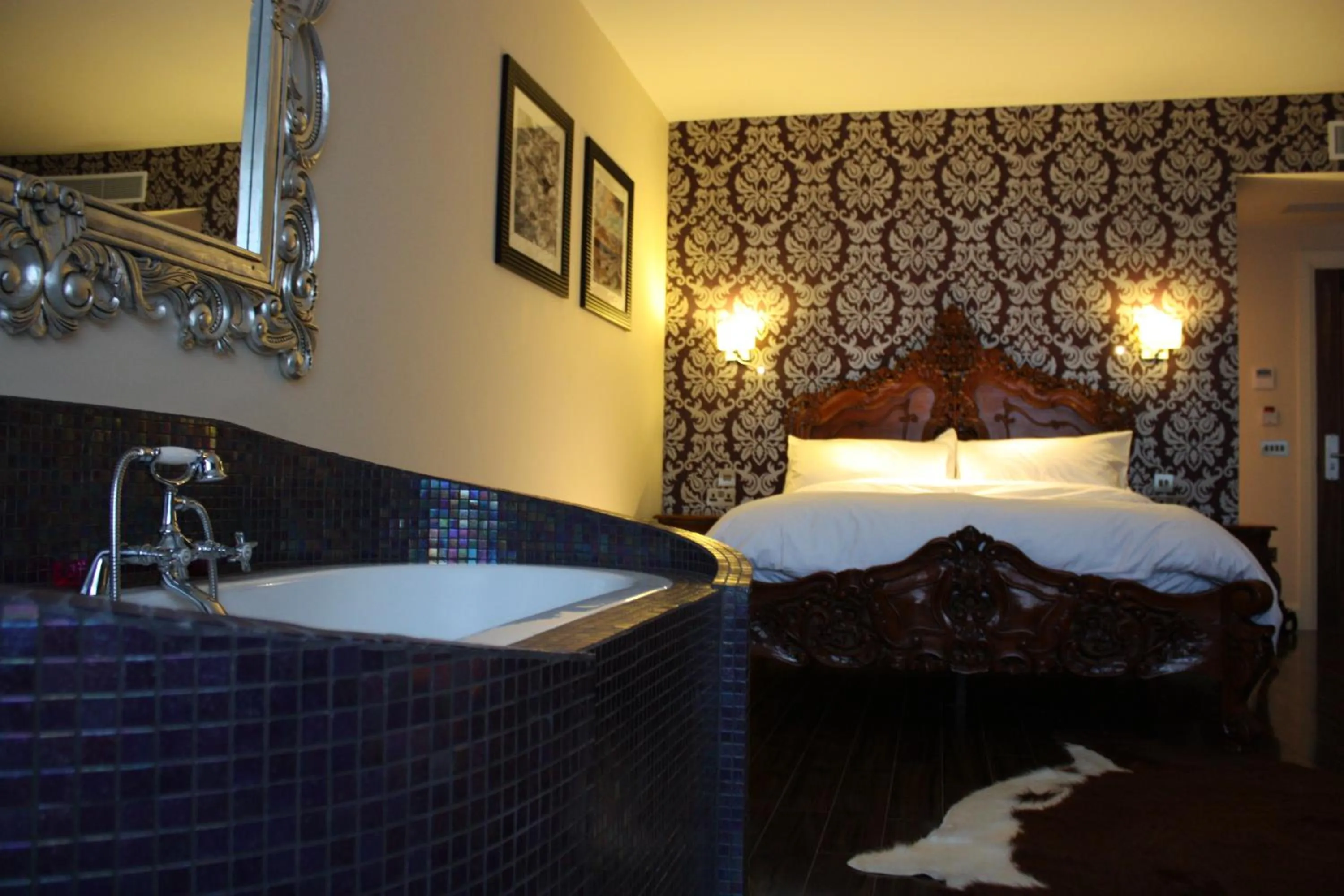 Decorative detail, Bed in The Talbot Hotel