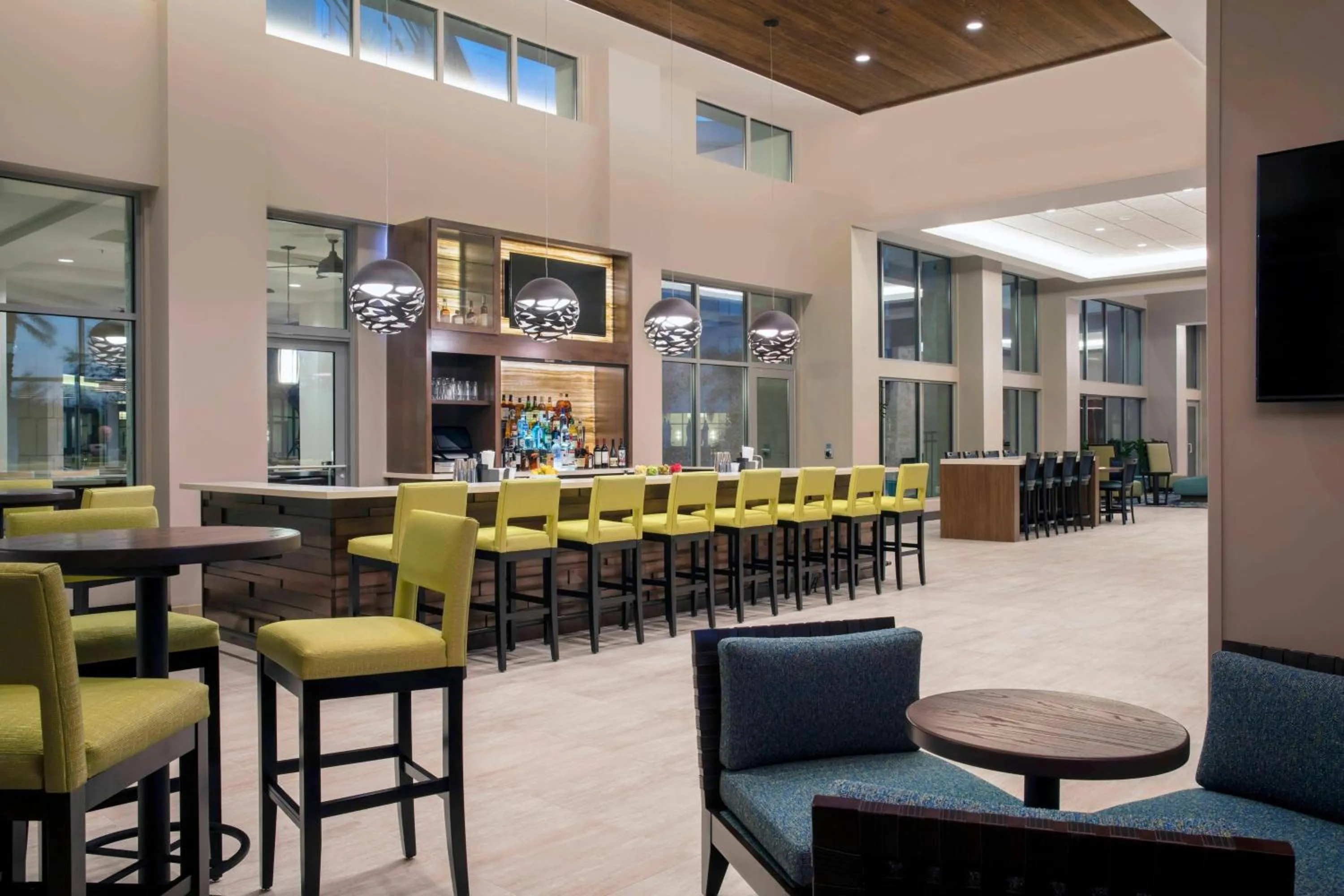 Lounge or bar in SpringHill Suites by Marriott Orlando Theme Parks Lake Buena Vista