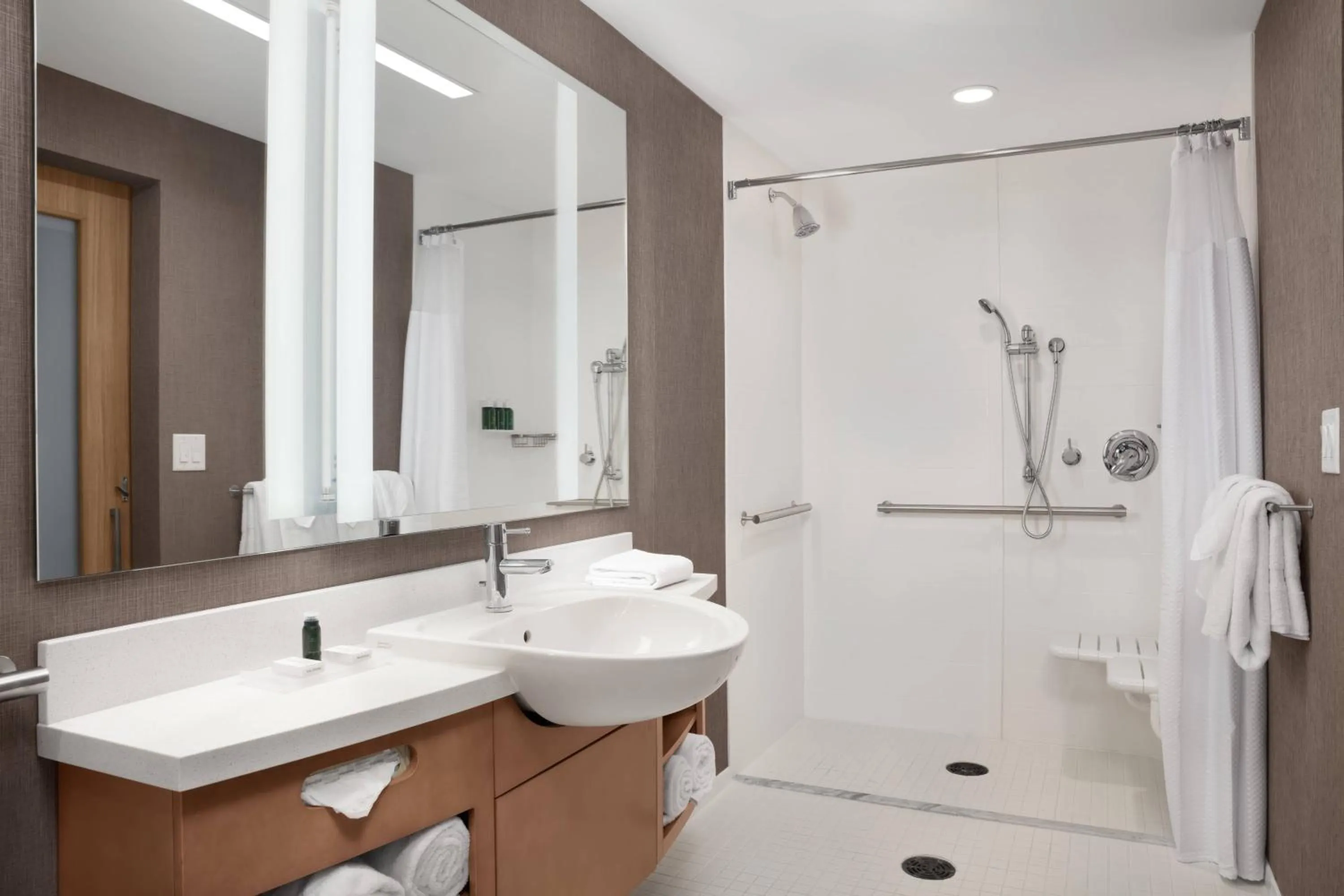 Bathroom in SpringHill Suites by Marriott Orlando Theme Parks Lake Buena Vista