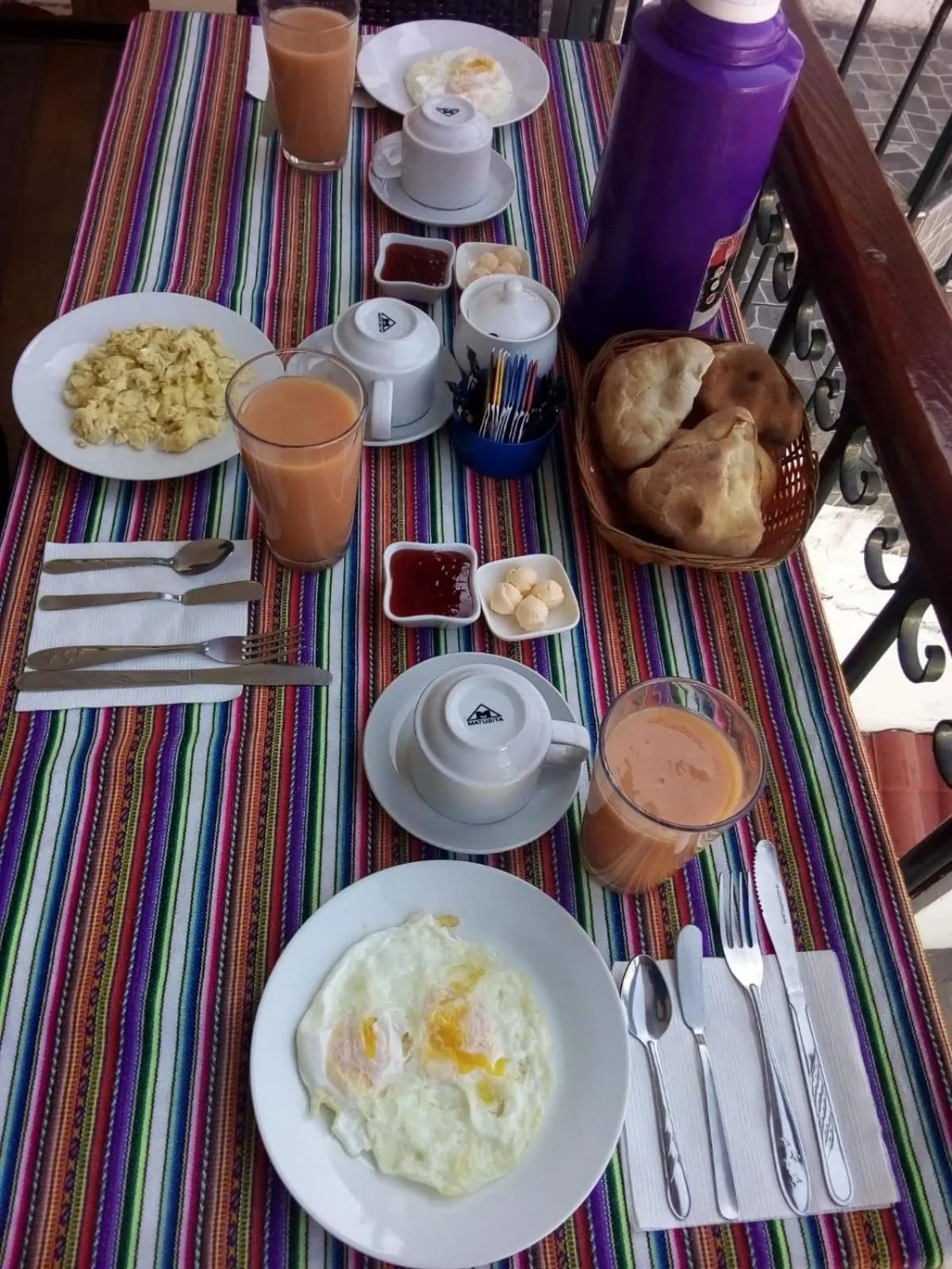 Breakfast in Misti Hostel B&B