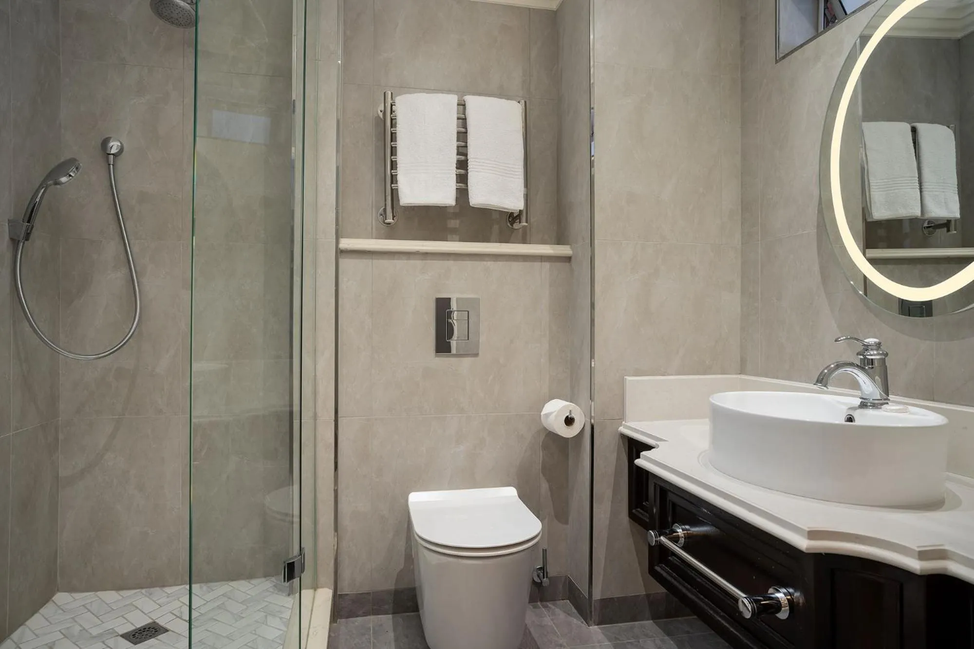 Bathroom in Premier Hotel Falstaff