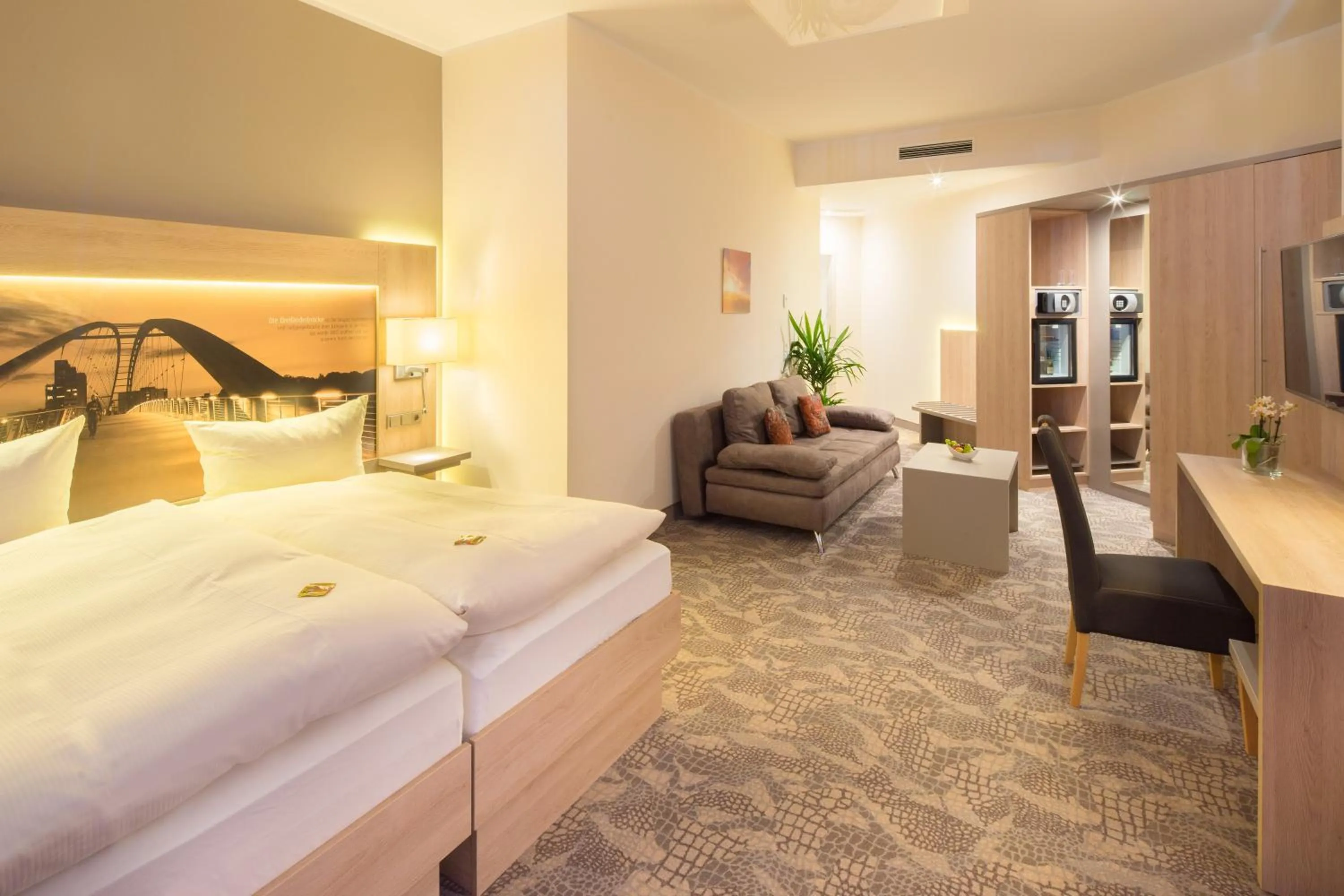 Photo of the whole room, Bed in Best Western Hotel Dreiländerbrücke Weil am Rhein / Basel