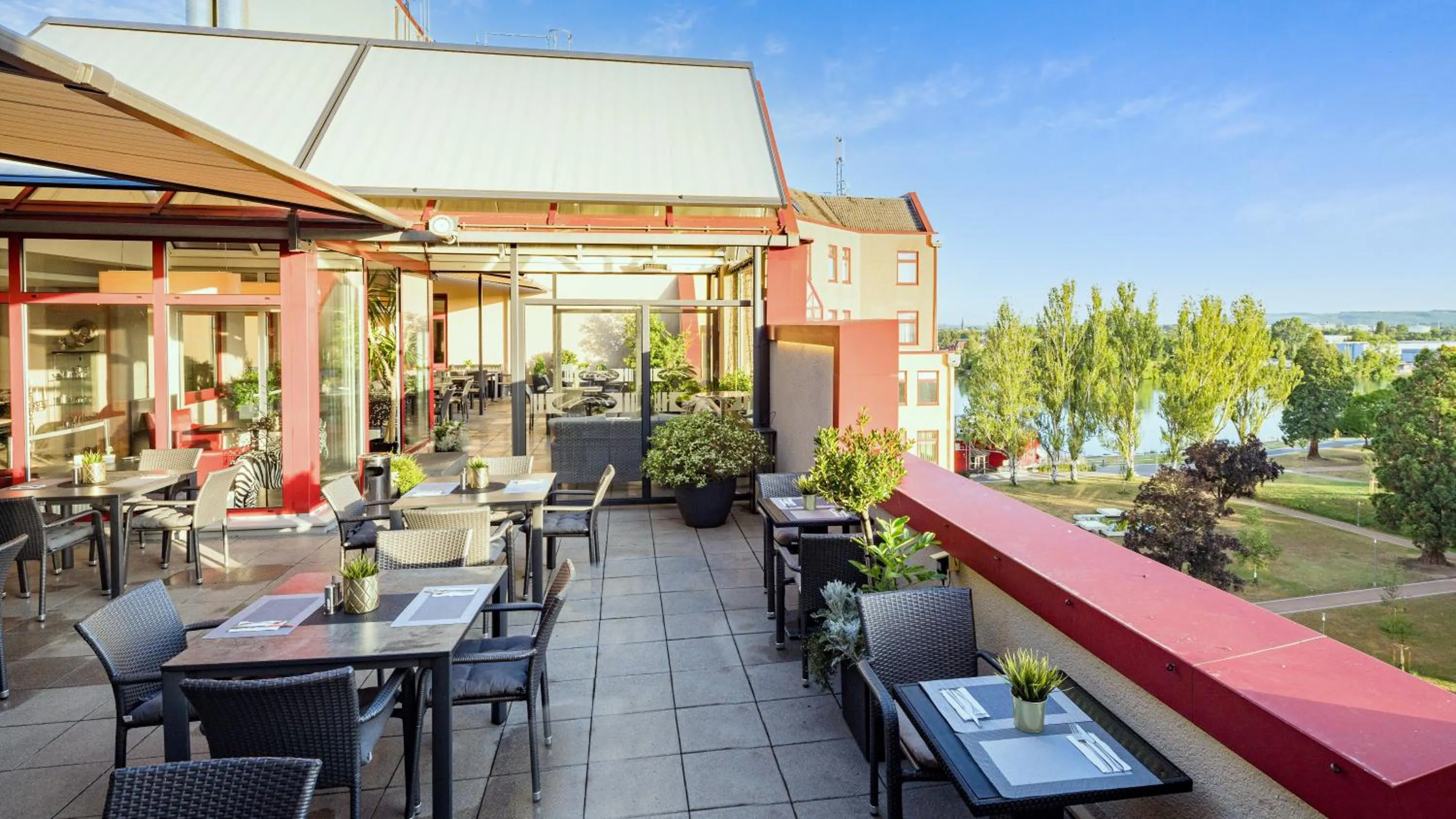 Balcony/Terrace in Best Western Hotel Dreiländerbrücke Weil am Rhein / Basel