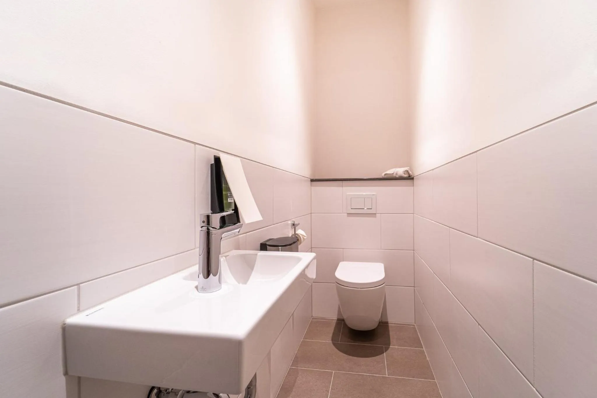 Toilet in Best Western Hotel Dreiländerbrücke Weil am Rhein / Basel