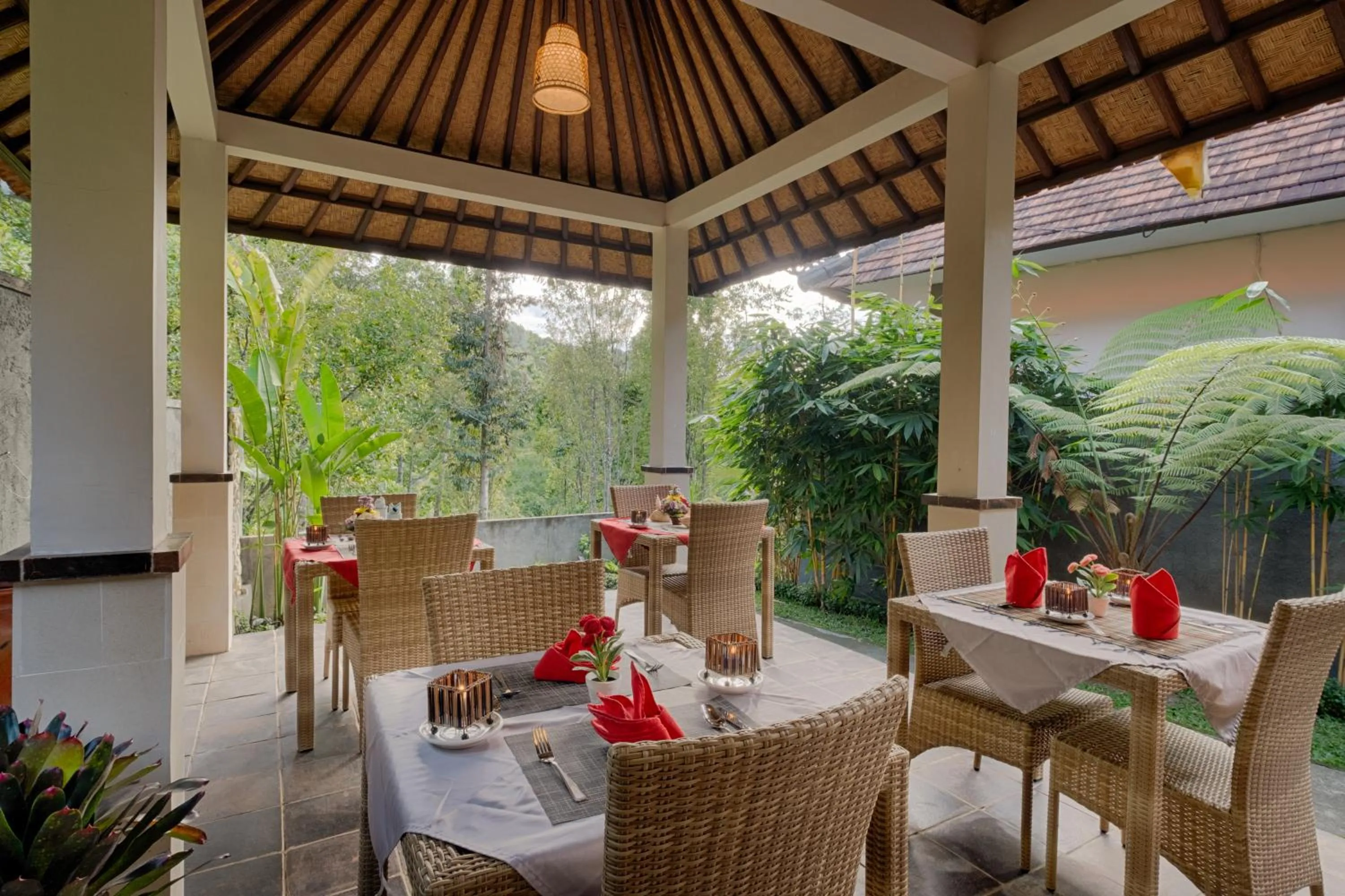 Restaurant/places to eat in Nadira Bali Villa