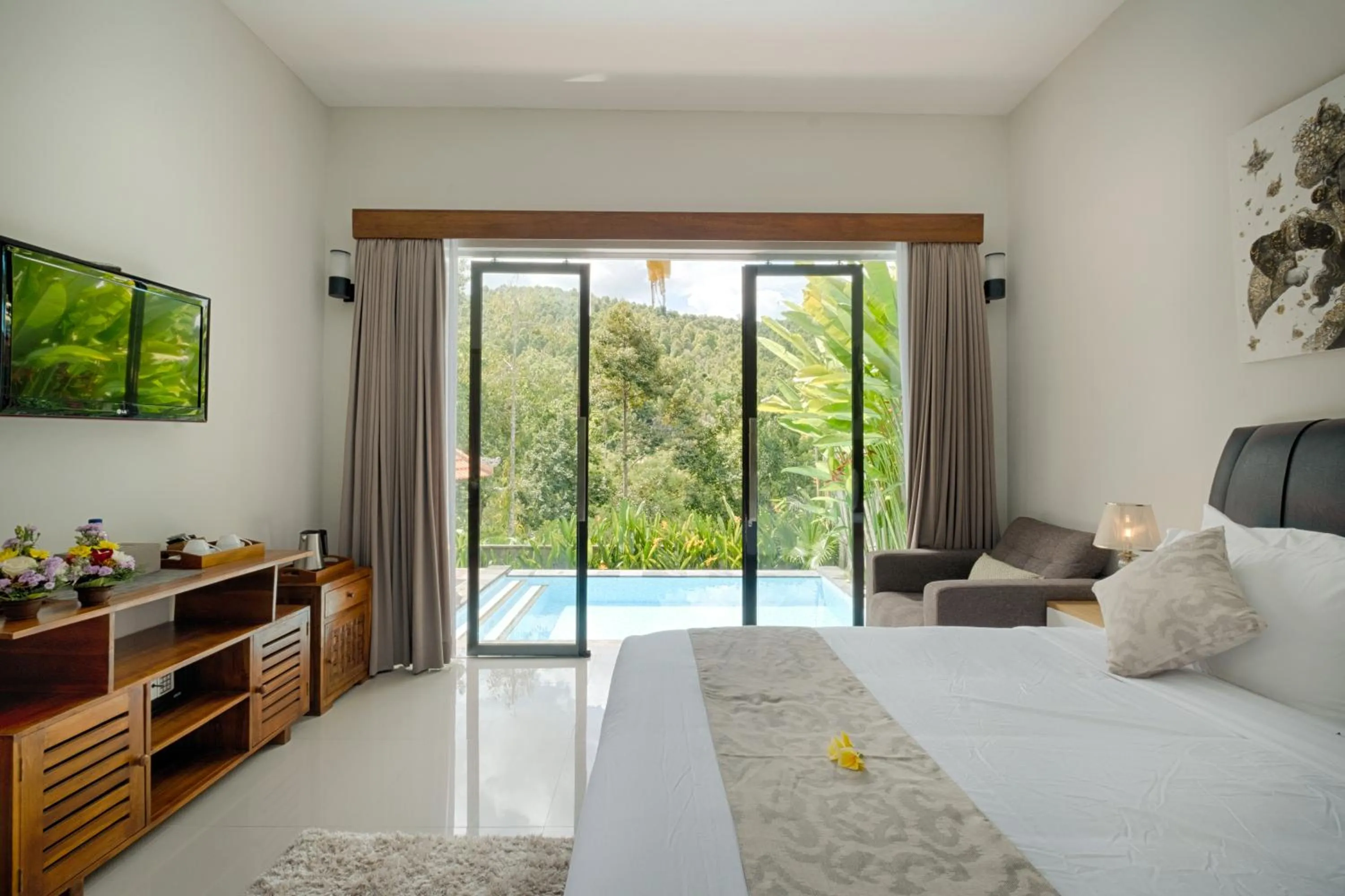 TV and multimedia, Bed in Nadira Bali Villa