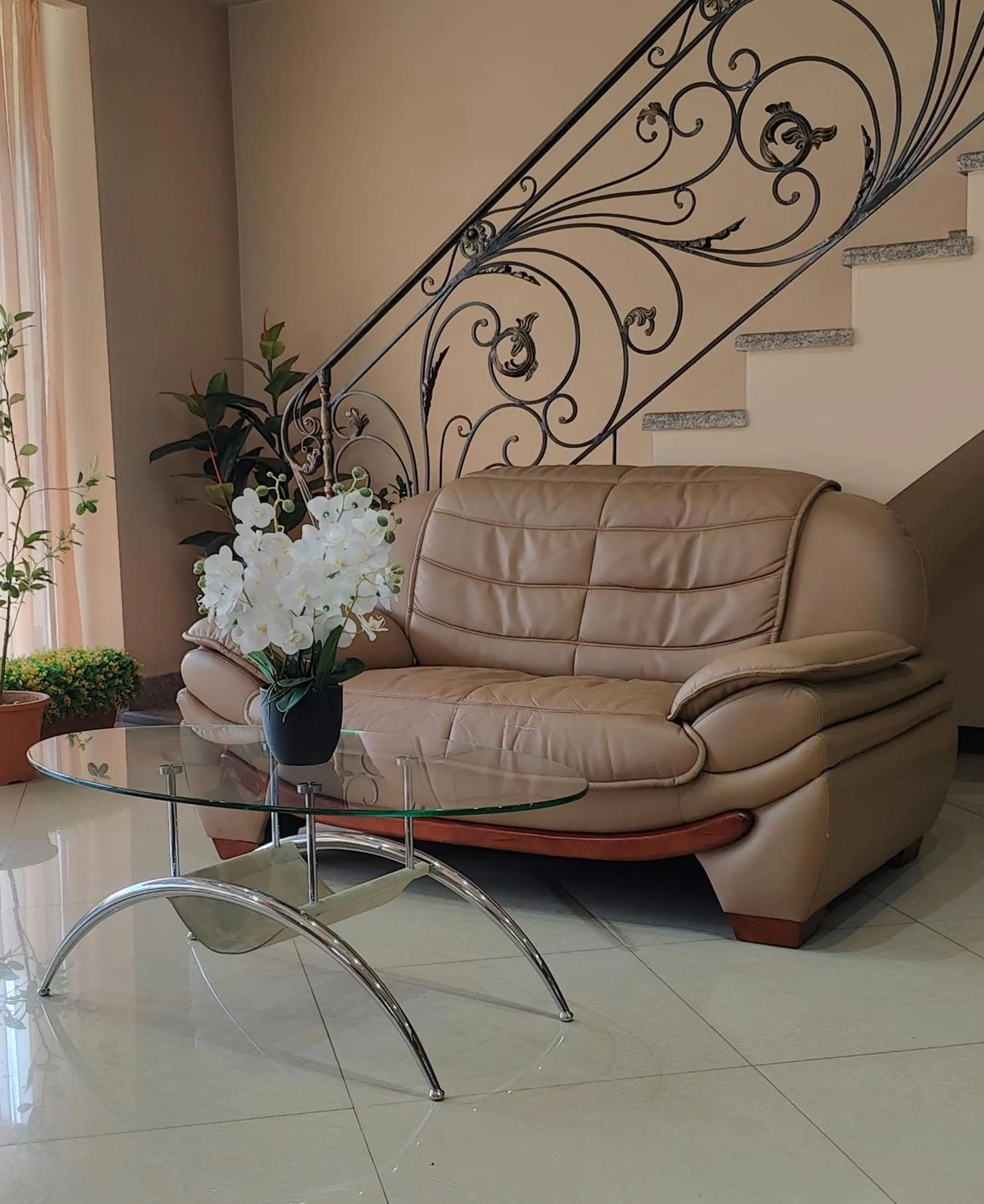 Communal lounge/ TV room in Areg Hotel