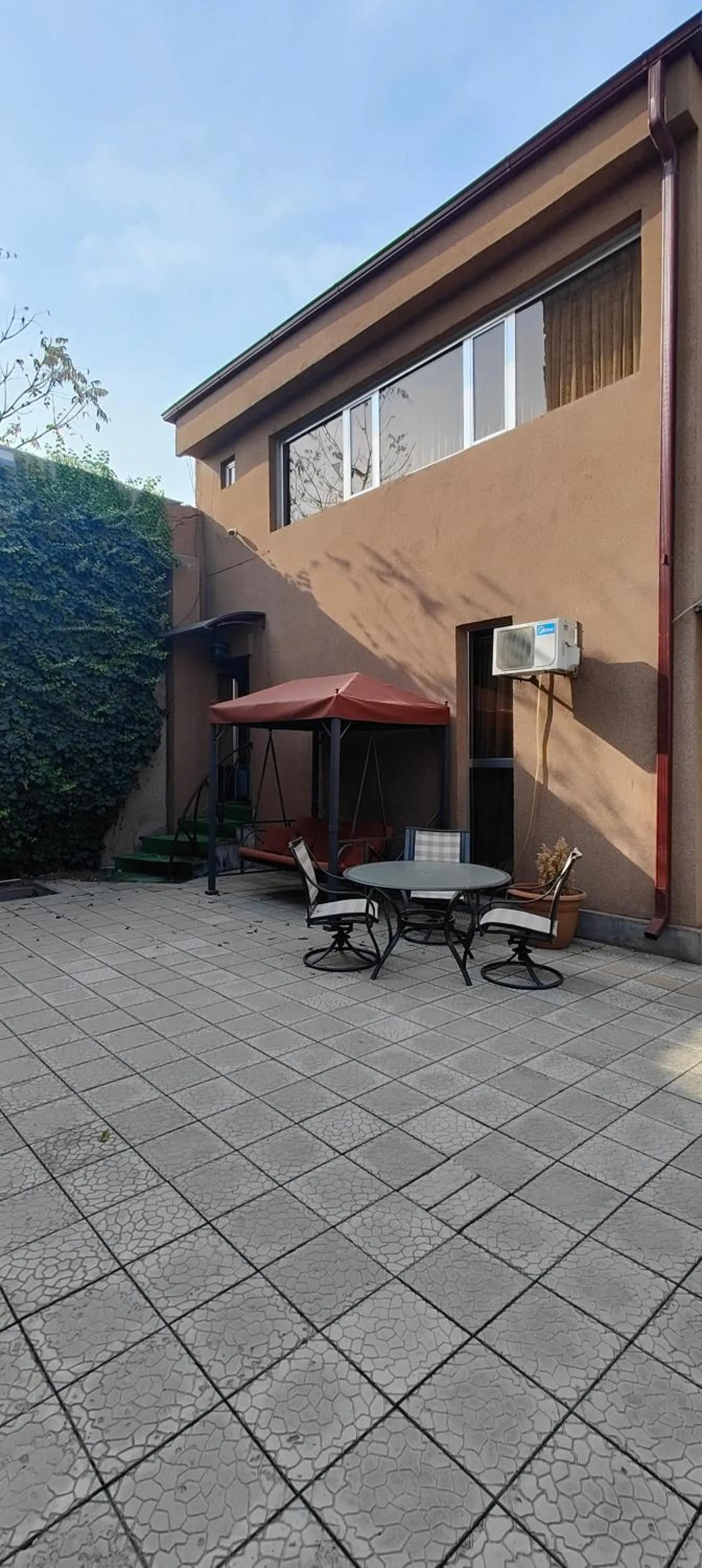 Area and facilities in Areg Hotel