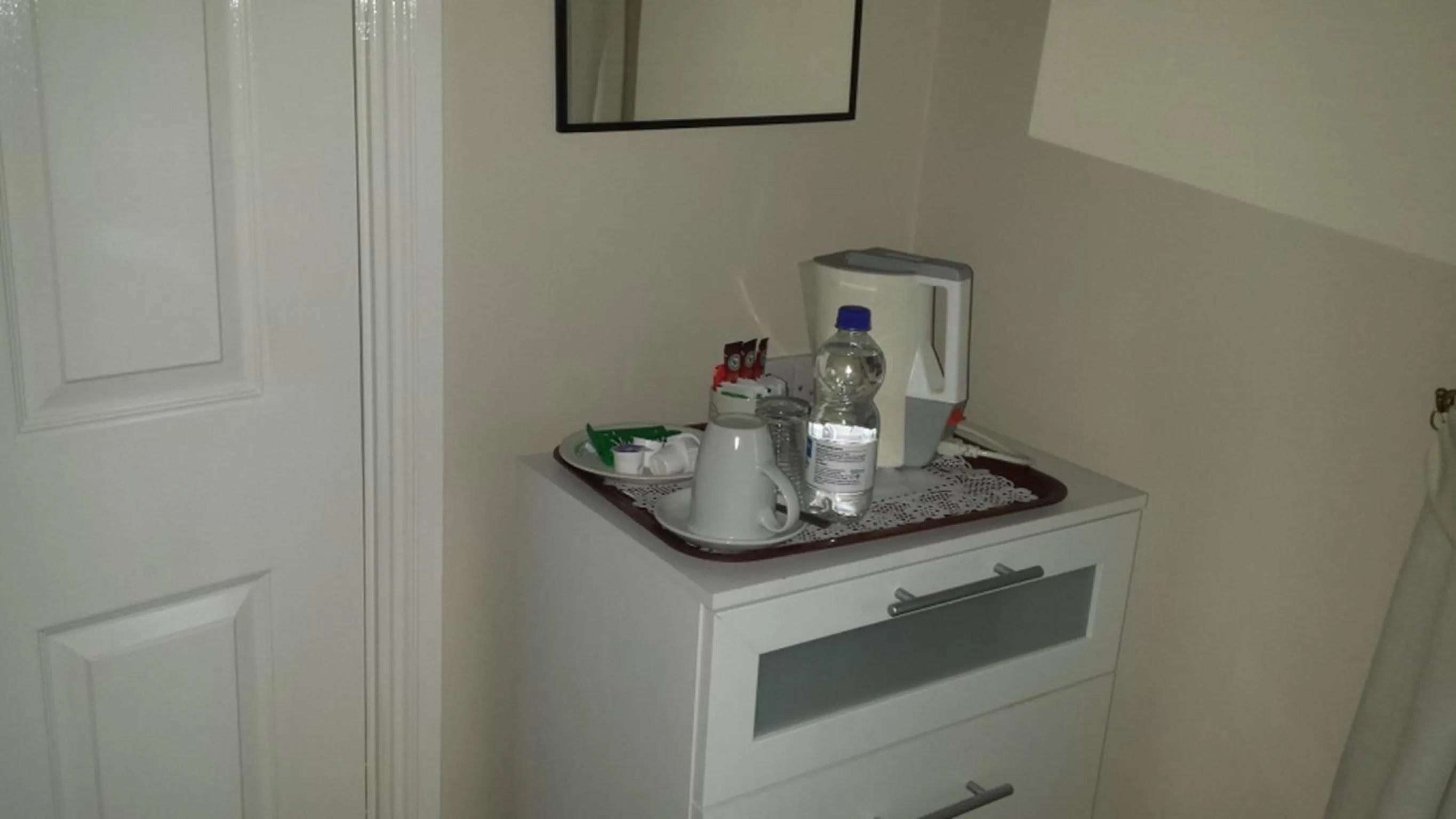 Coffee/tea facilities in Riverview House