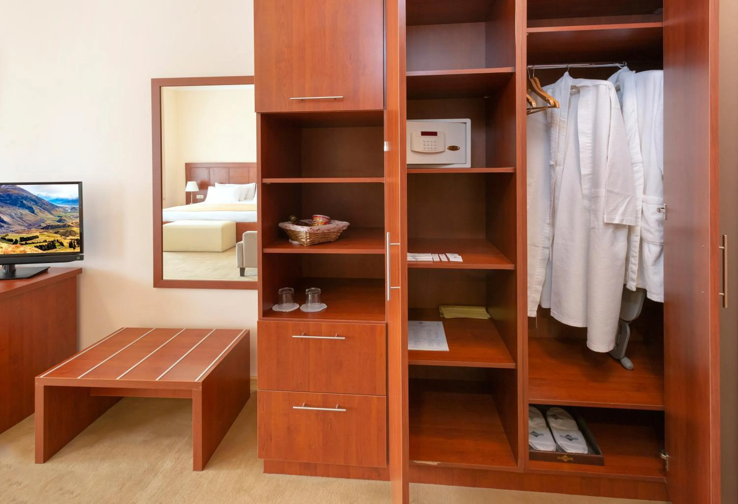 Area and facilities in Ani Plaza Hotel