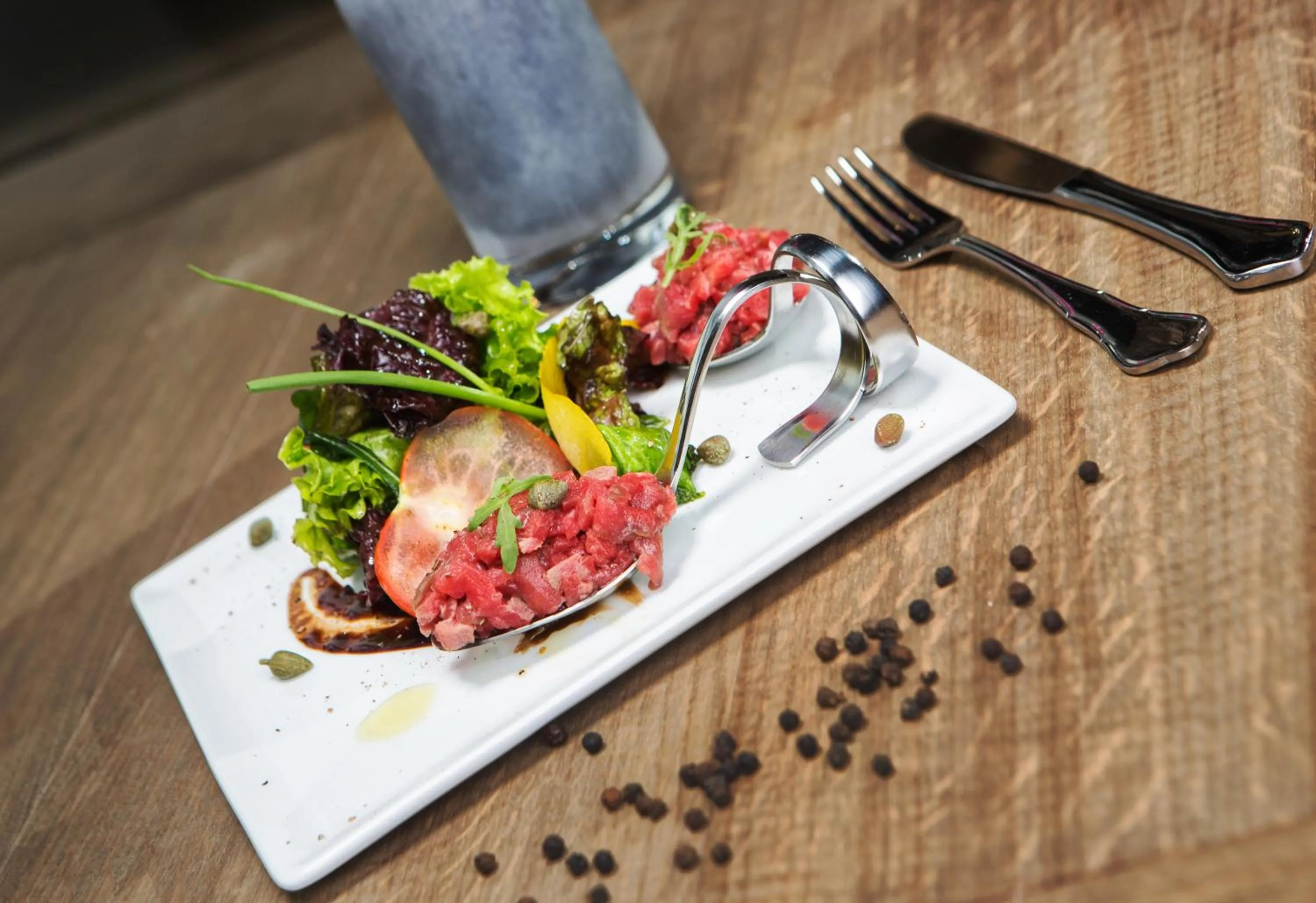 Restaurant/places to eat in Ani Plaza Hotel