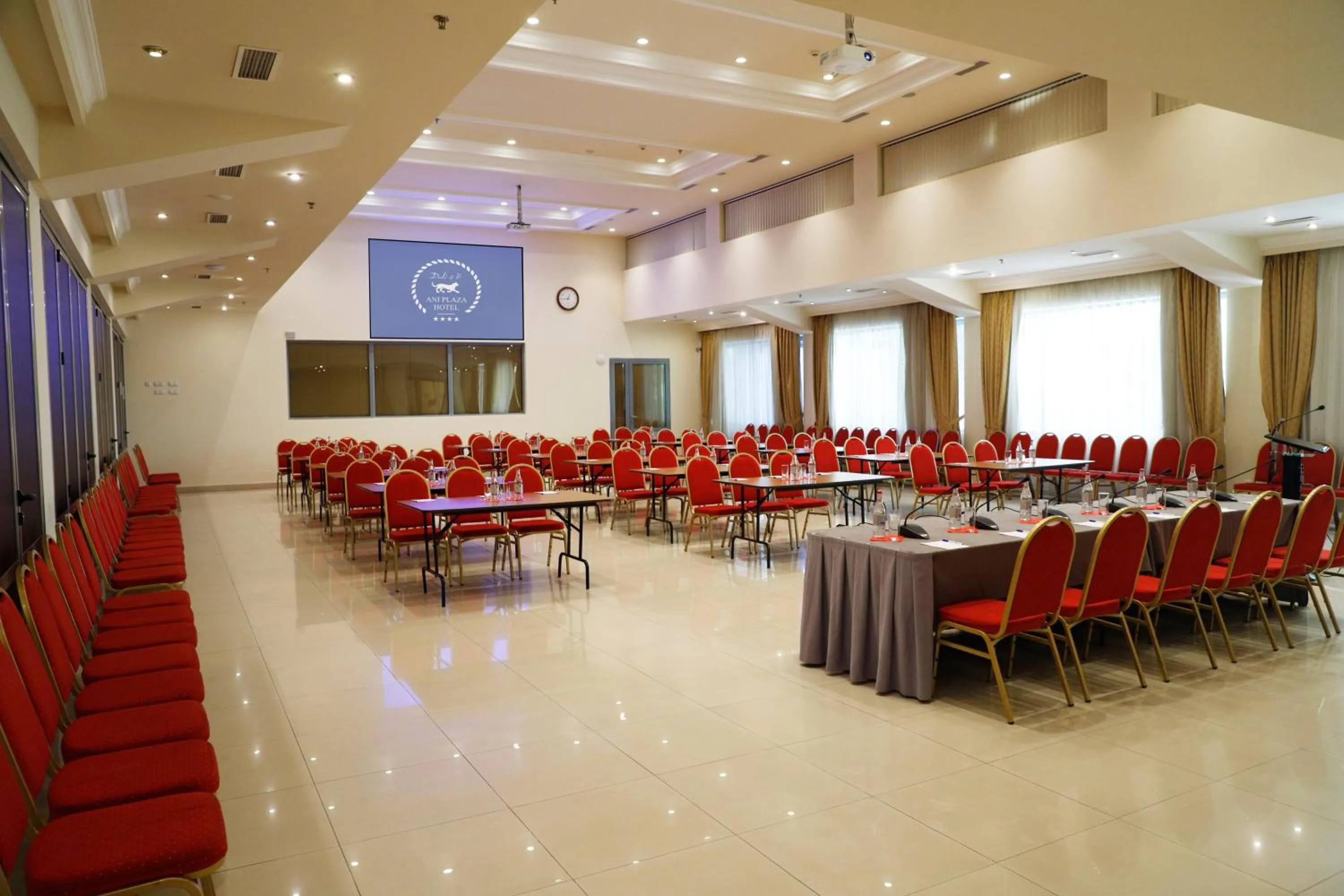 Meeting/conference room in Ani Plaza Hotel