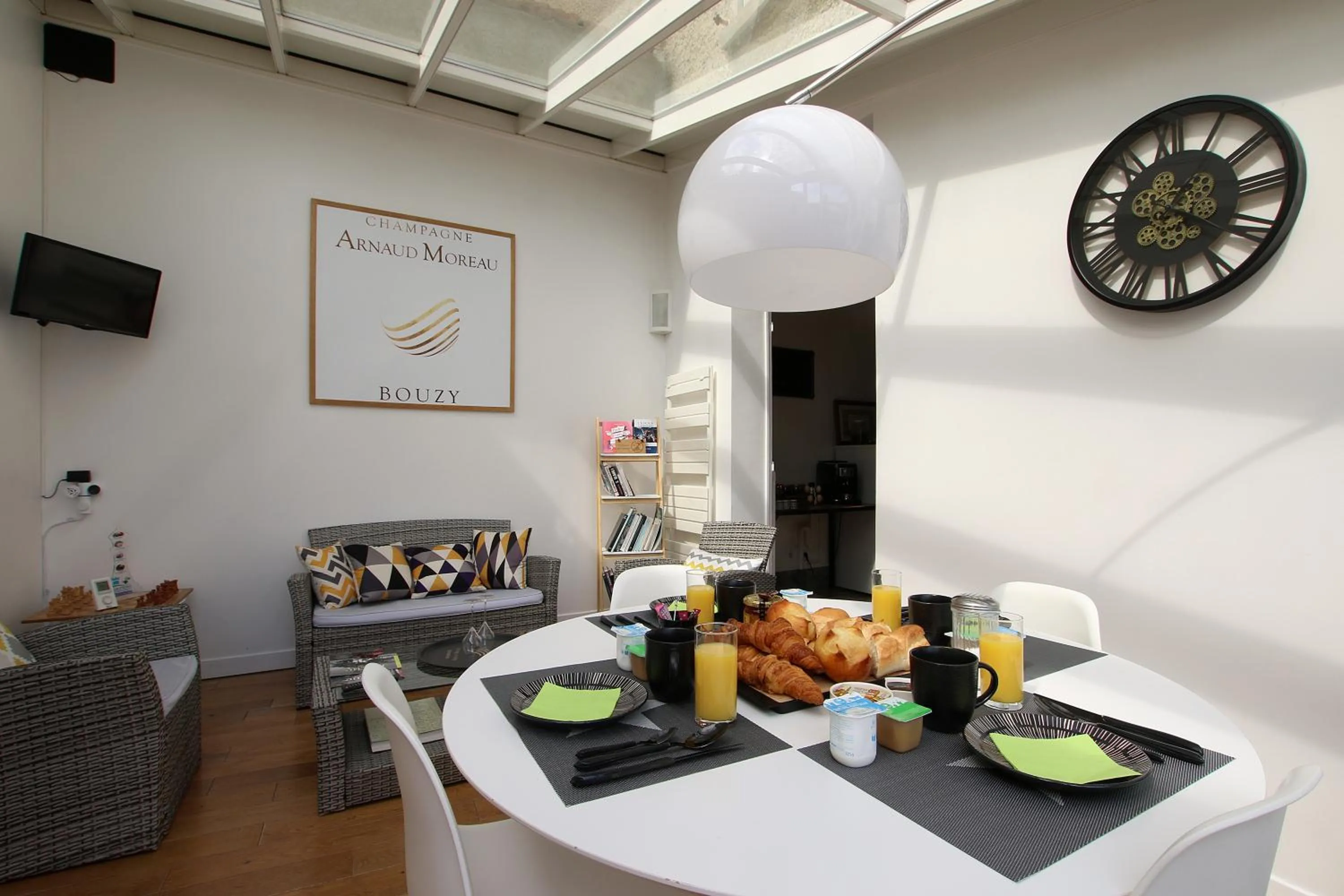 Breakfast in L'Iliade - Chambres d'hôtes - B&B à Bouzy