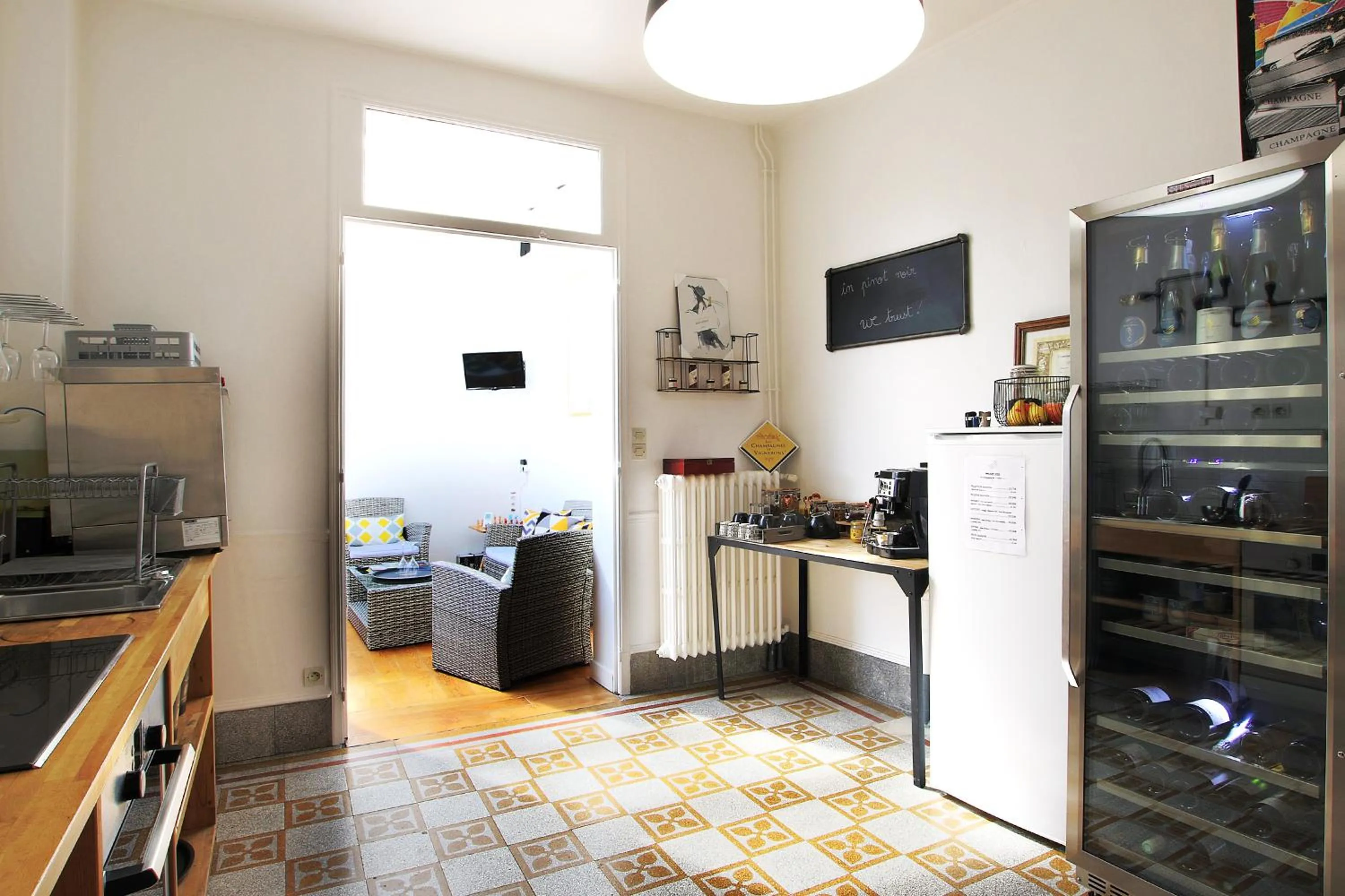 Communal kitchen in L'Iliade - Chambres d'hôtes - B&B à Bouzy