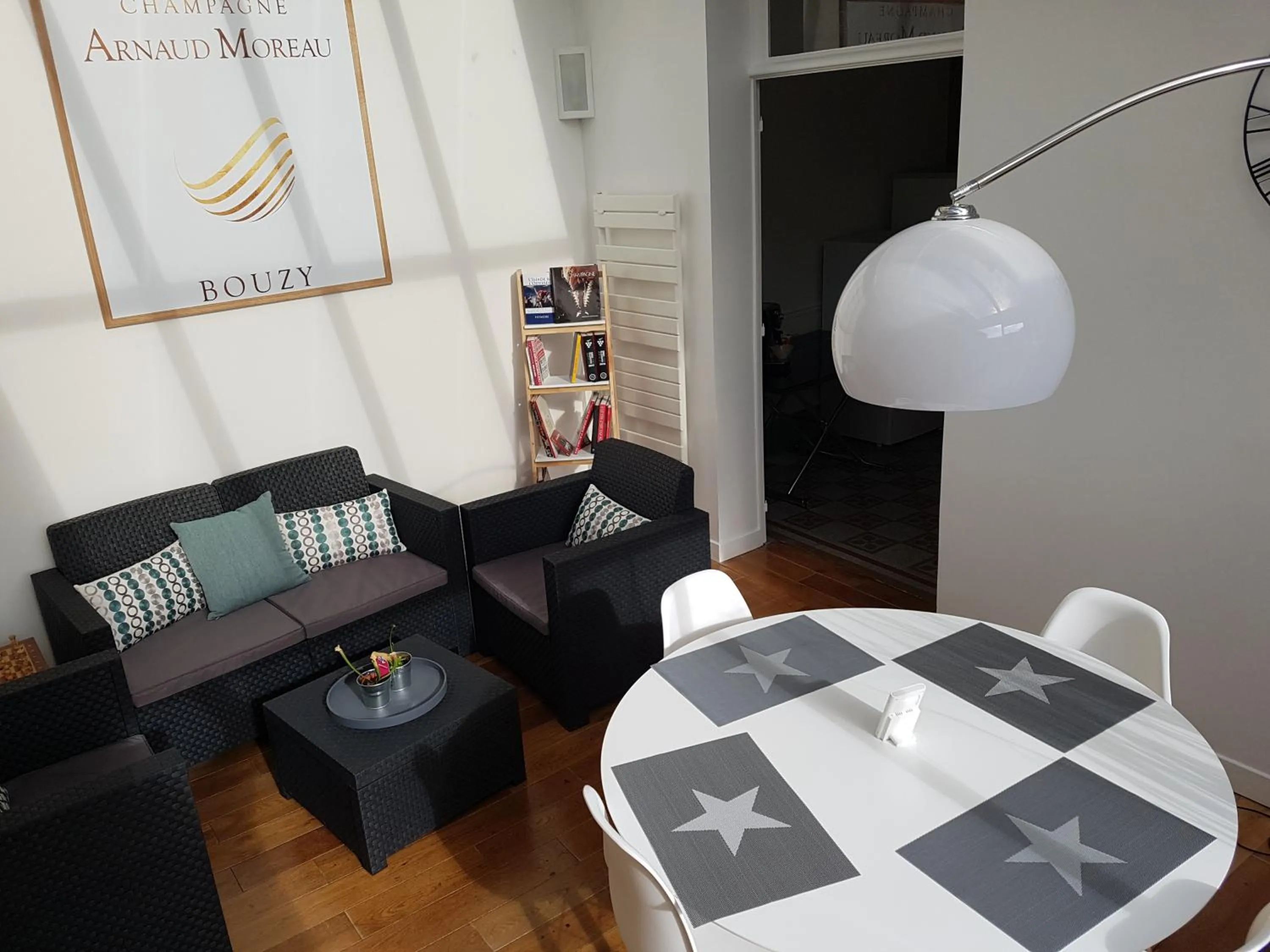 Patio in L'Iliade - Chambres d'hôtes - B&B à Bouzy