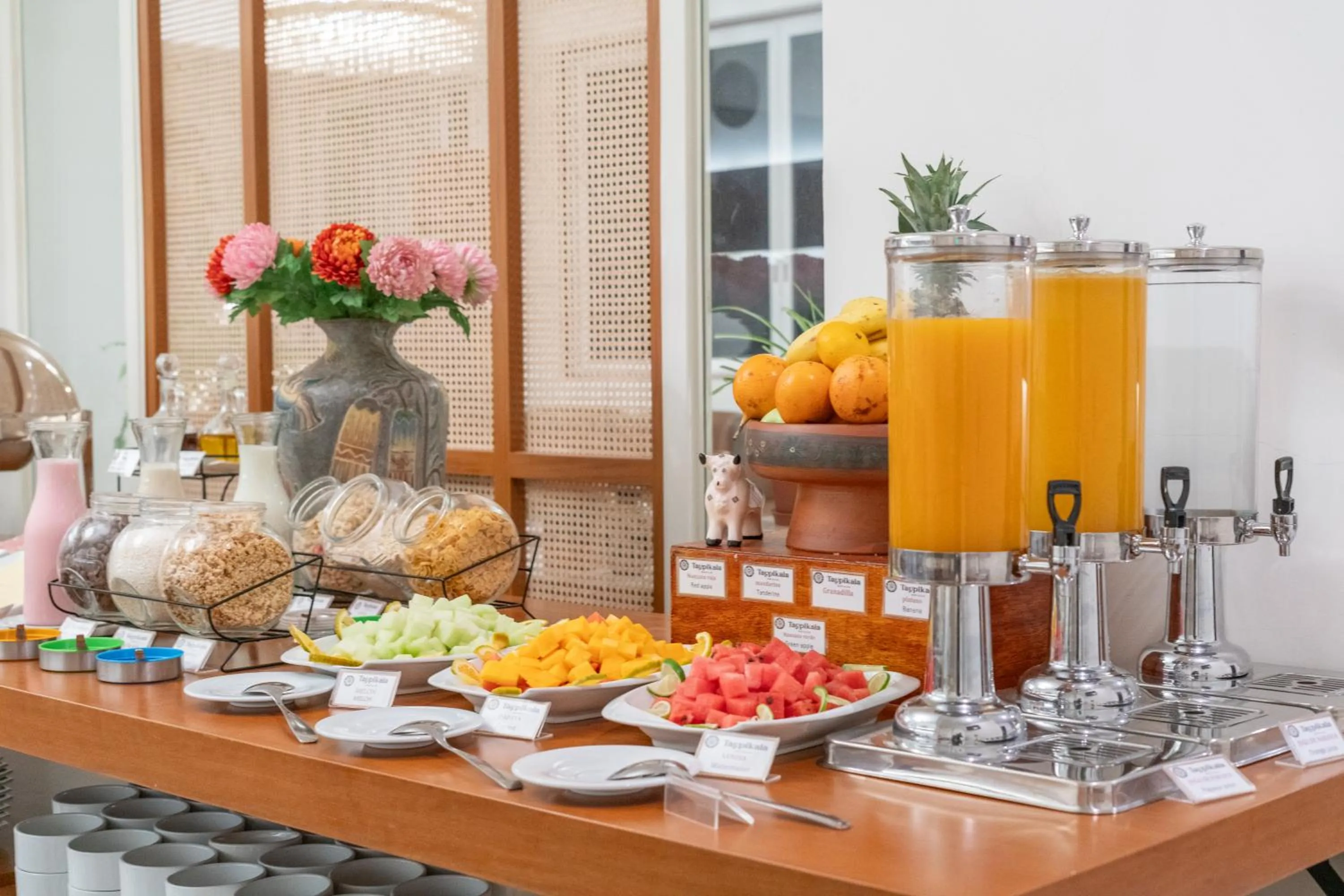 Buffet breakfast in Hotel Taypikala Machupicchu