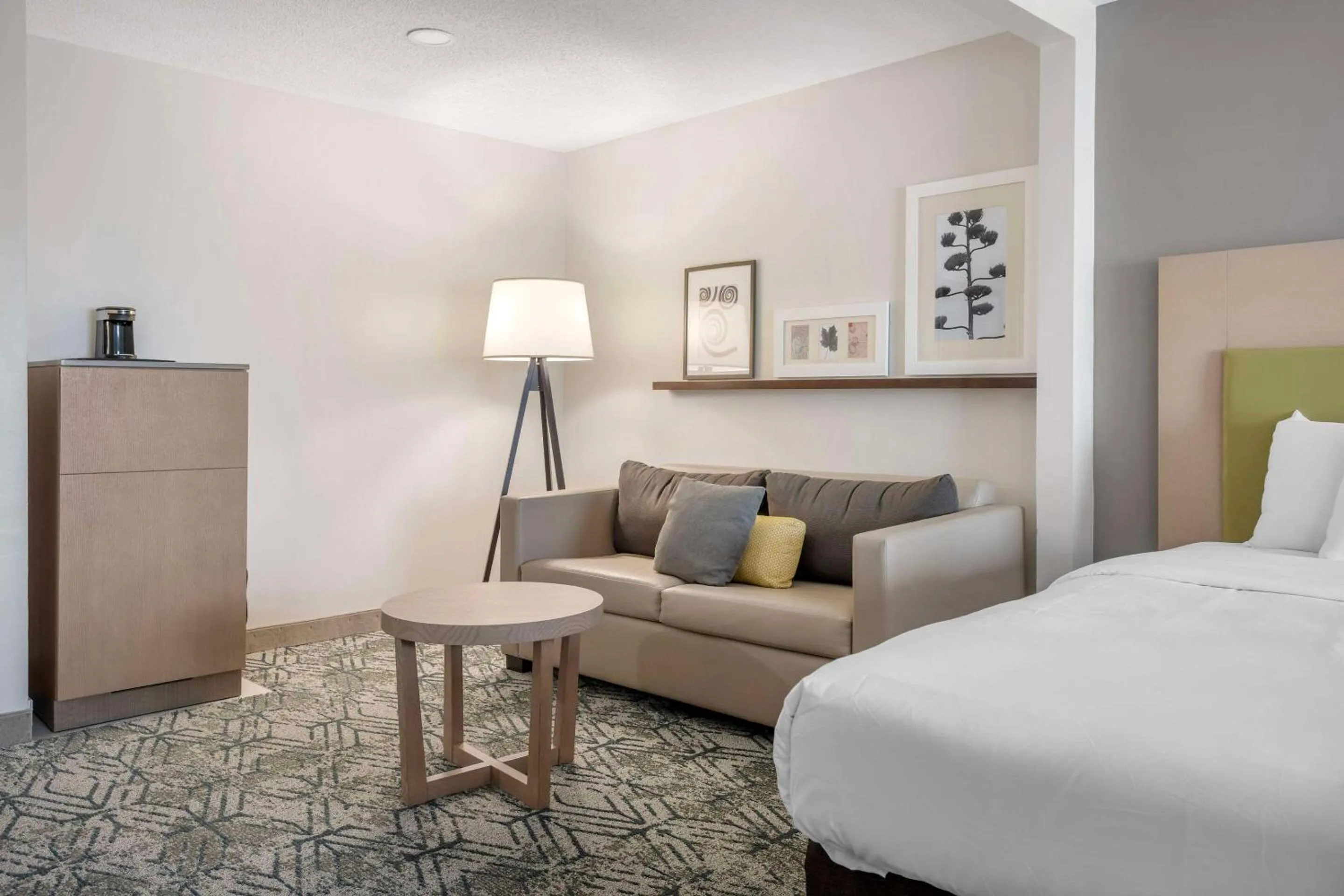 Bed in Country Inn & Suites by Radisson, Dayton South, OH