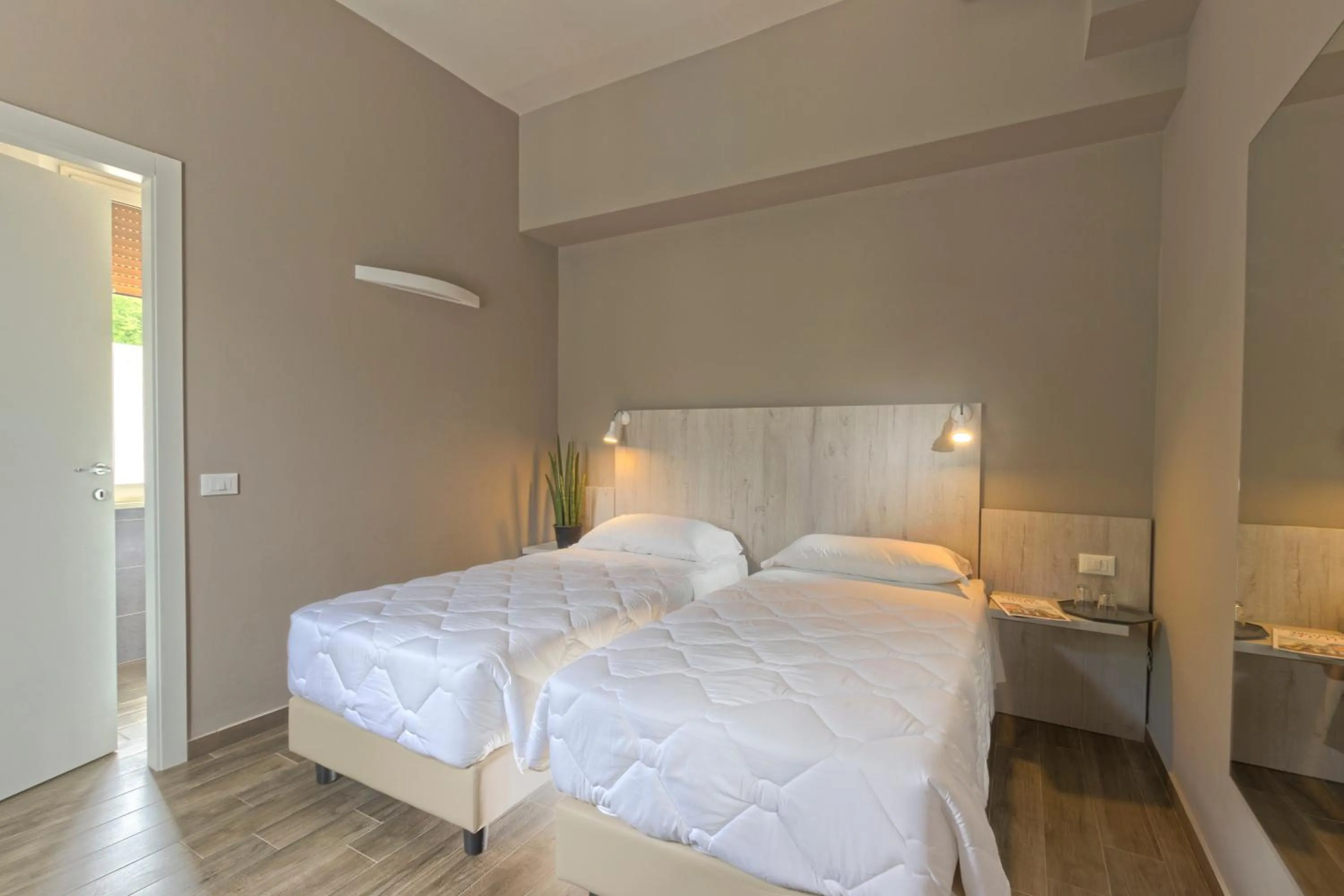 Bedroom, Bed in Hotel Terme di Frasassi