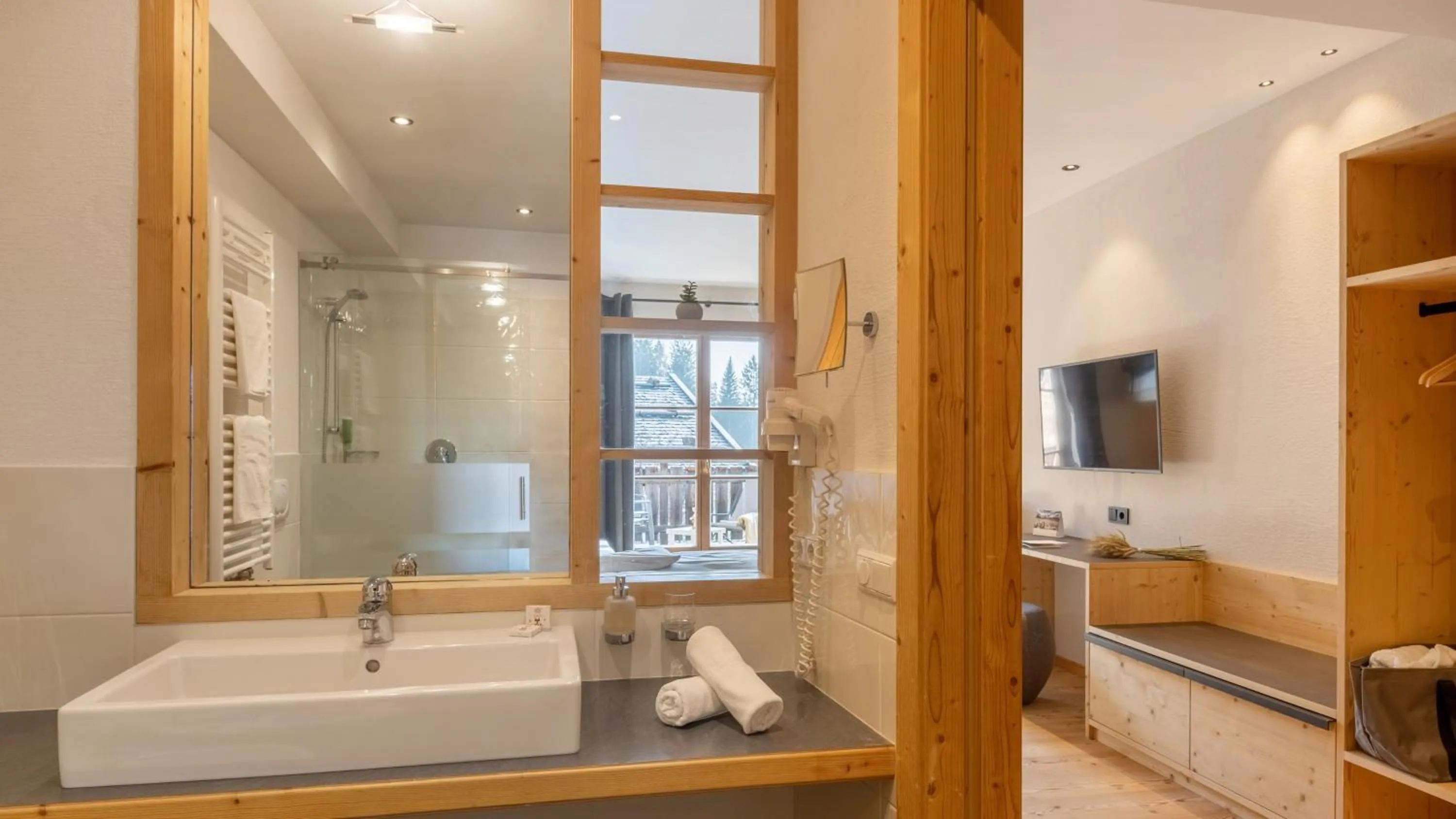 Photo of the whole room in Taser Alm