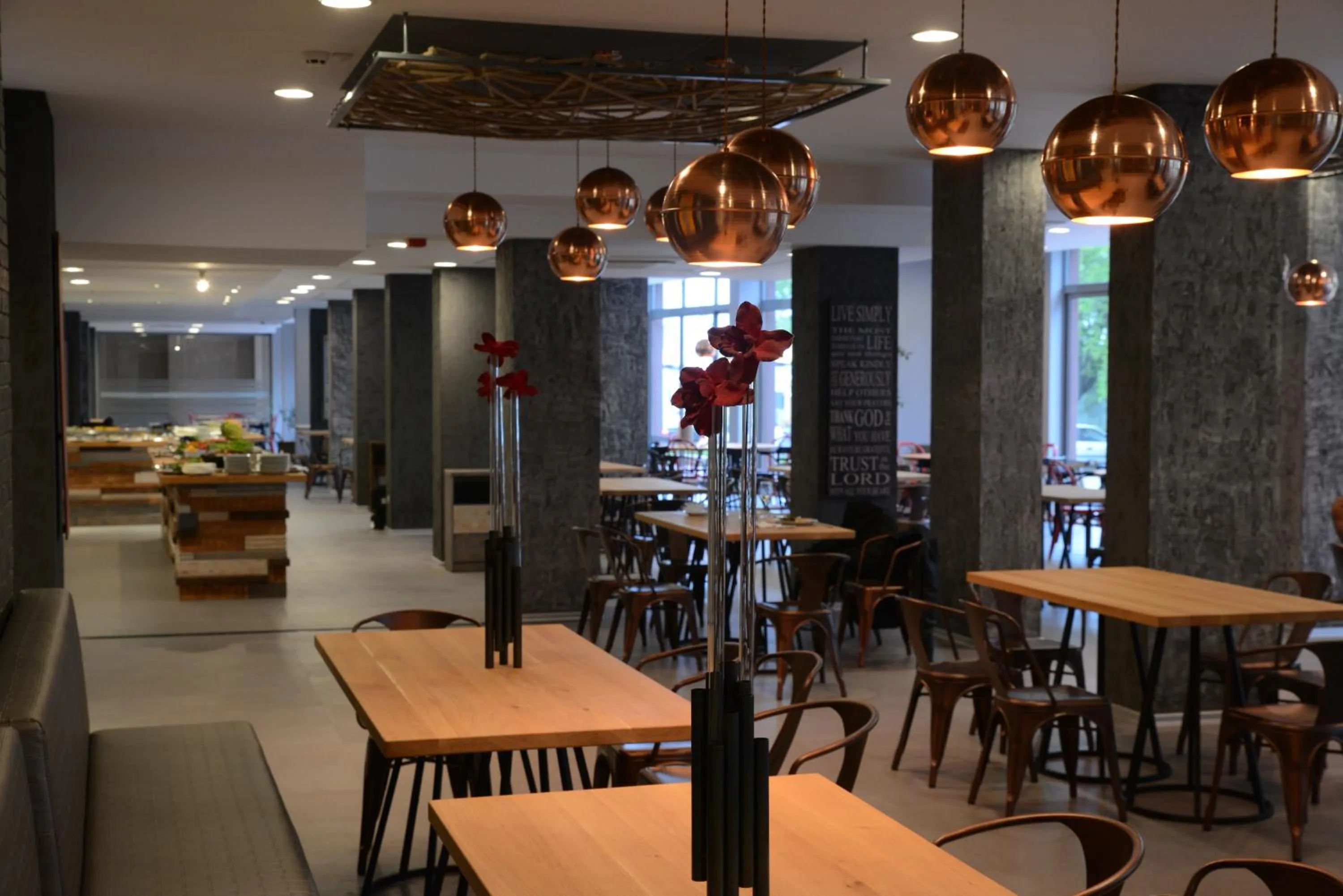 Restaurant/places to eat in Hotel Gladiola Star