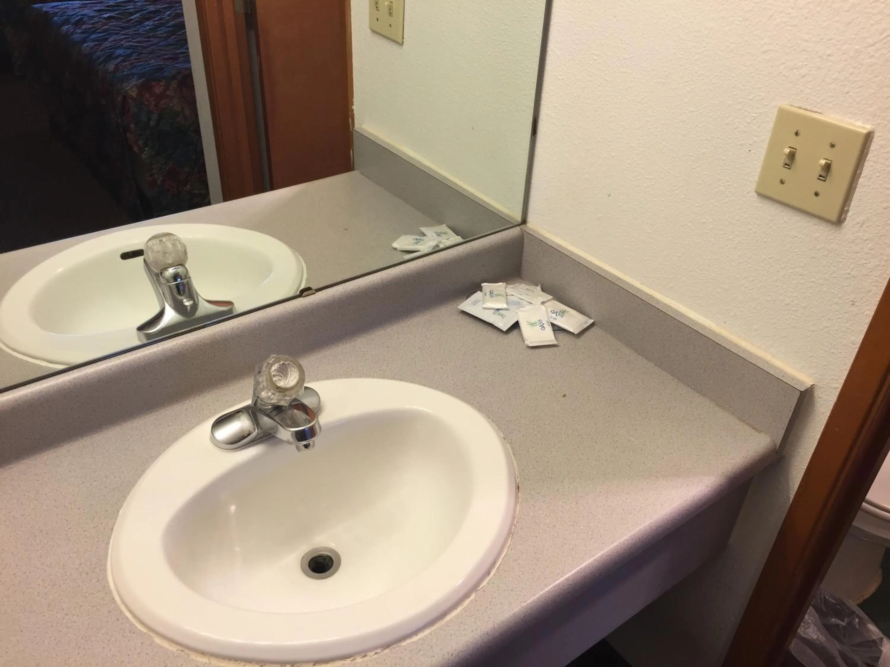 Bathroom in Sunshine Motel