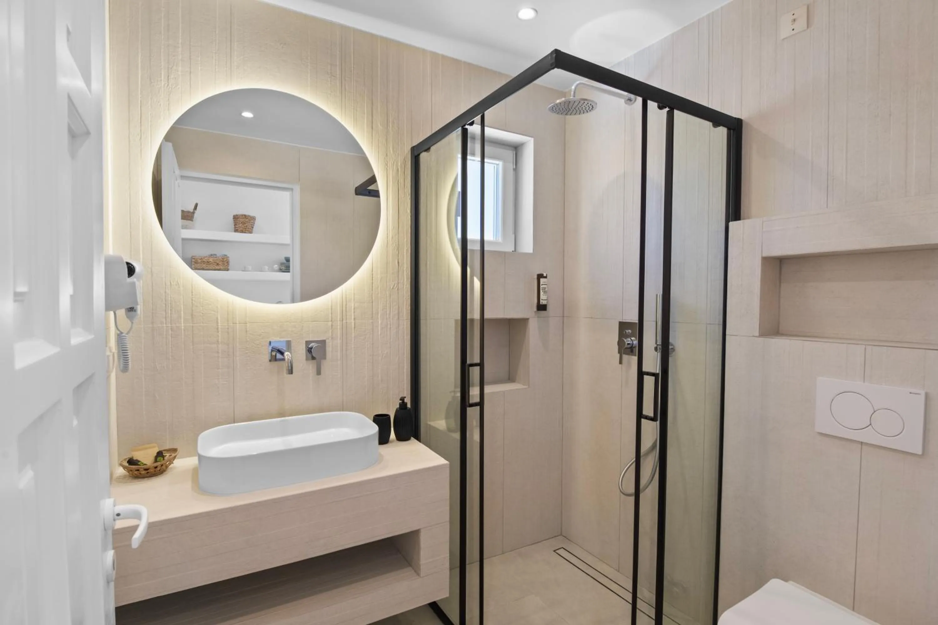 Shower in Elena Studios & Apartments