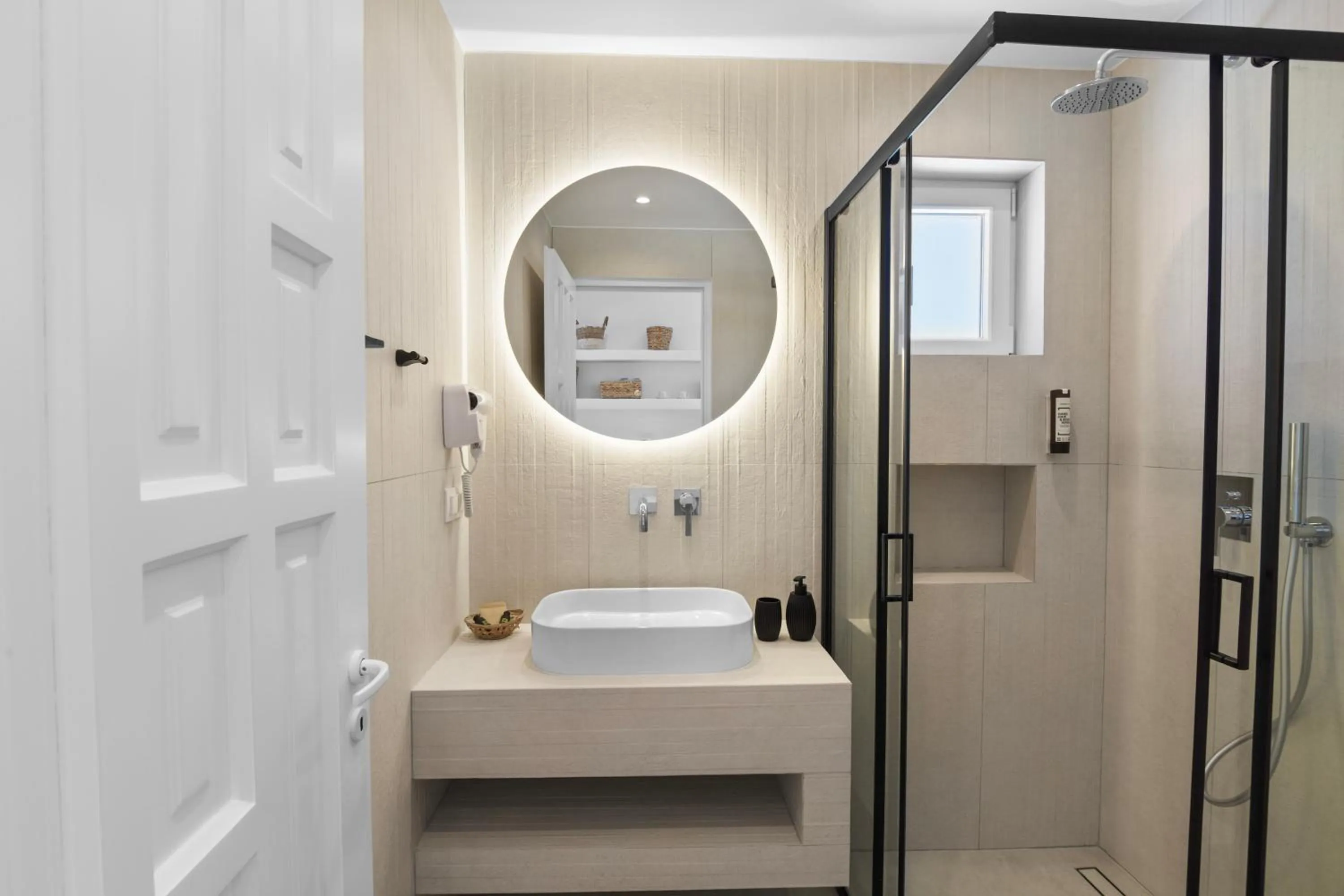 Shower in Elena Studios & Apartments