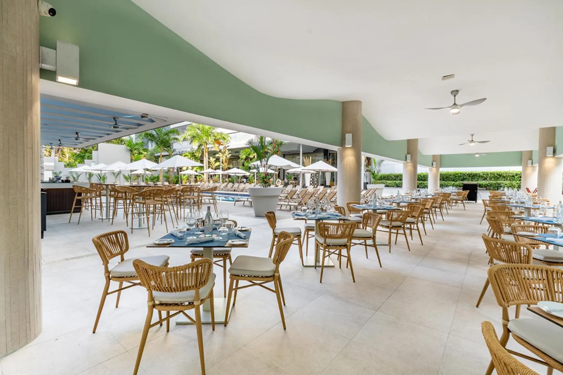 Lounge or bar in Riu Plaza Panamá