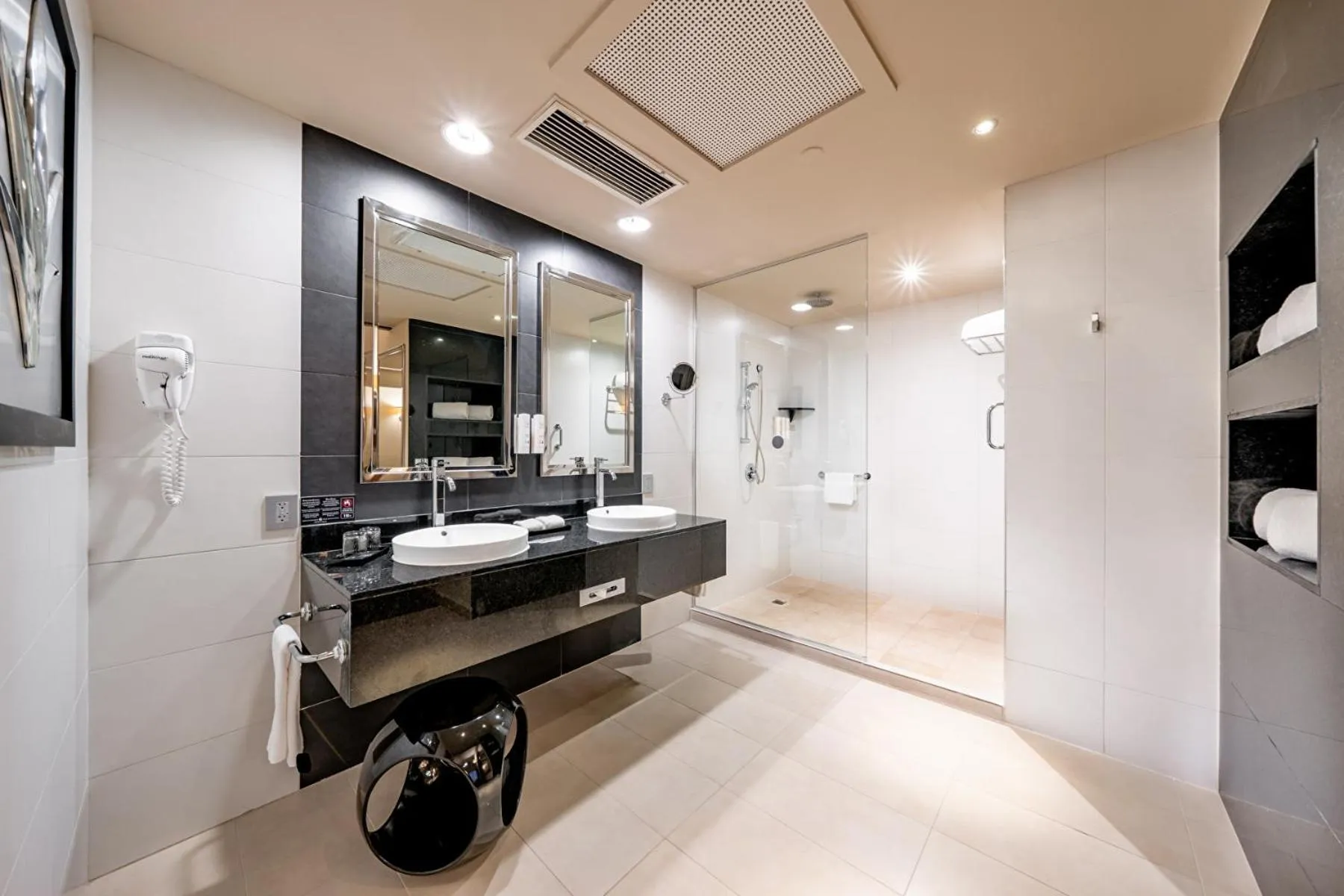 Bathroom in Riu Plaza Panamá