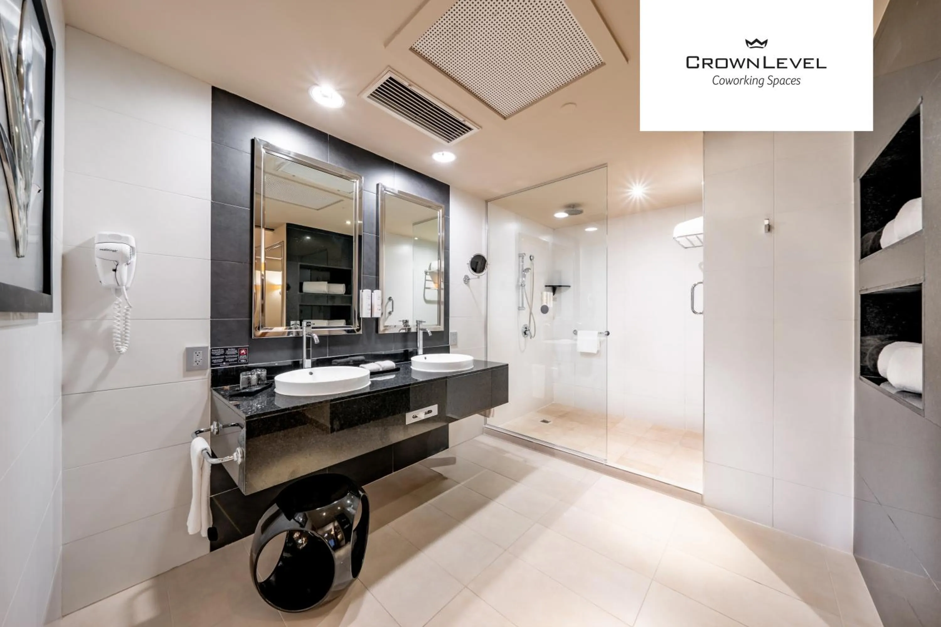 Bathroom in Riu Plaza Panamá