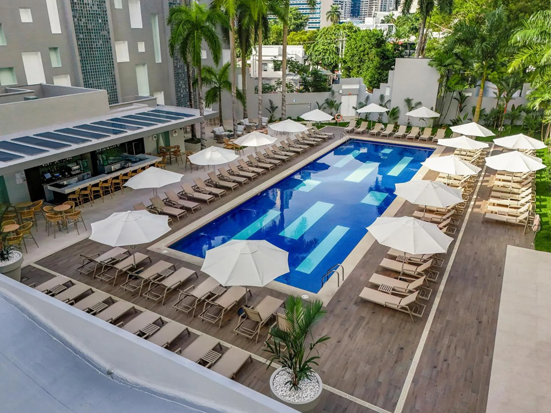 Pool view in Riu Plaza Panamá