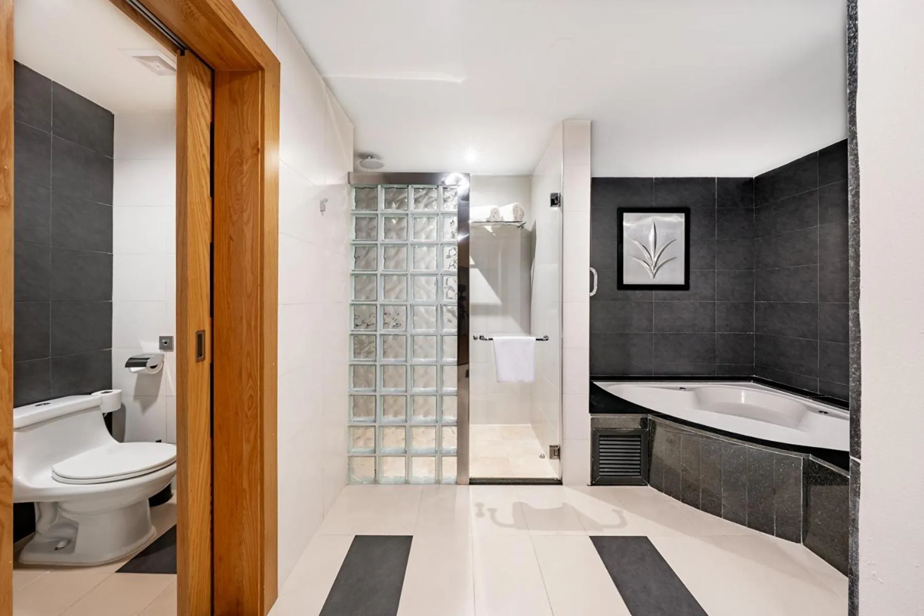 Bathroom in Riu Plaza Panamá