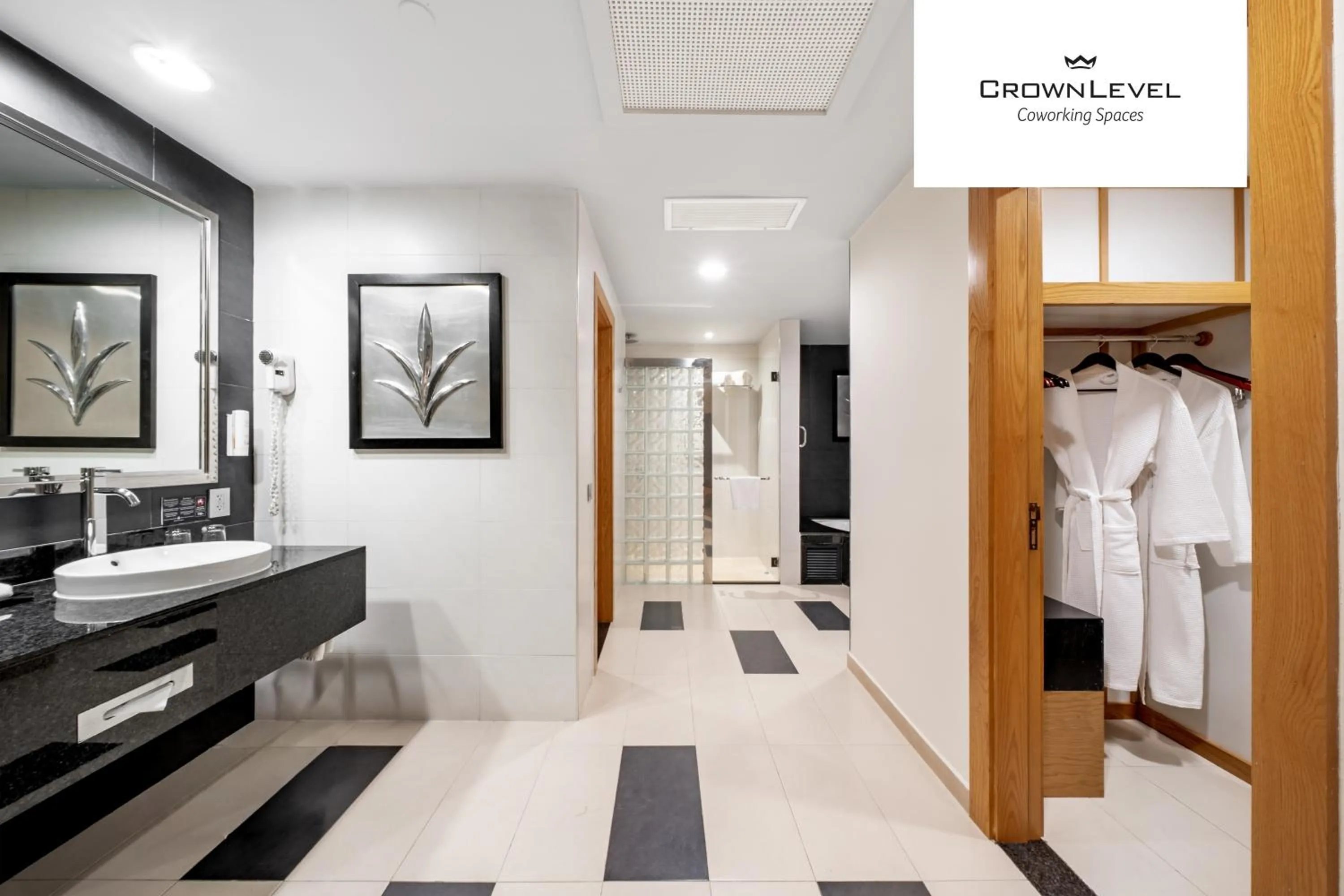 Bathroom in Riu Plaza Panamá