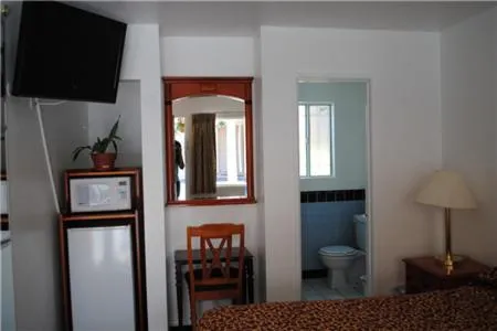 Decorative detail, Bed in Rose Bowl Motel