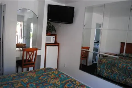 Decorative detail, Bed in Rose Bowl Motel