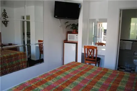 Photo of the whole room, Bed in Rose Bowl Motel