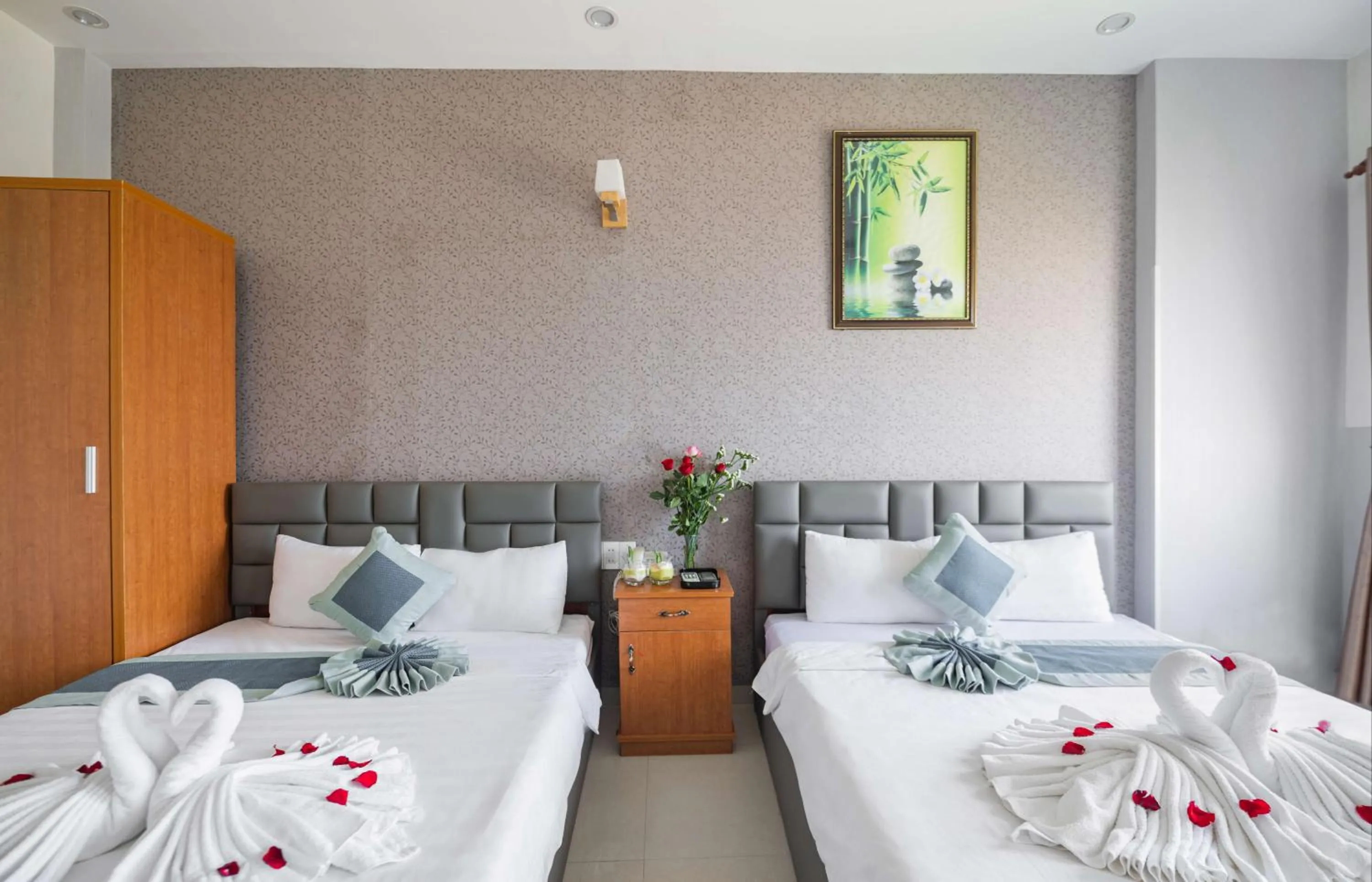 Bedroom, Bed in Hương Biển Hotel