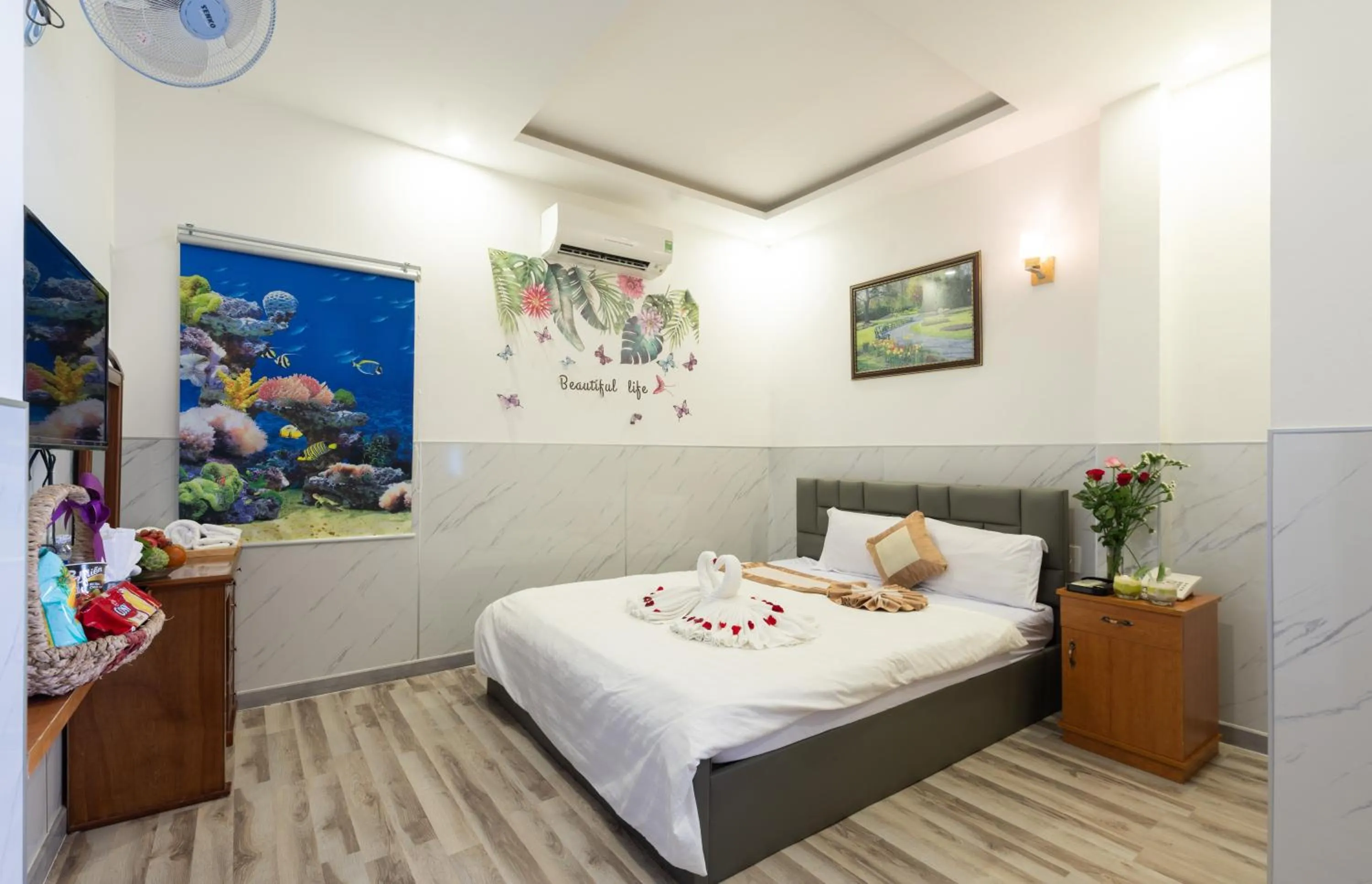 Bedroom, Bed in Hương Biển Hotel