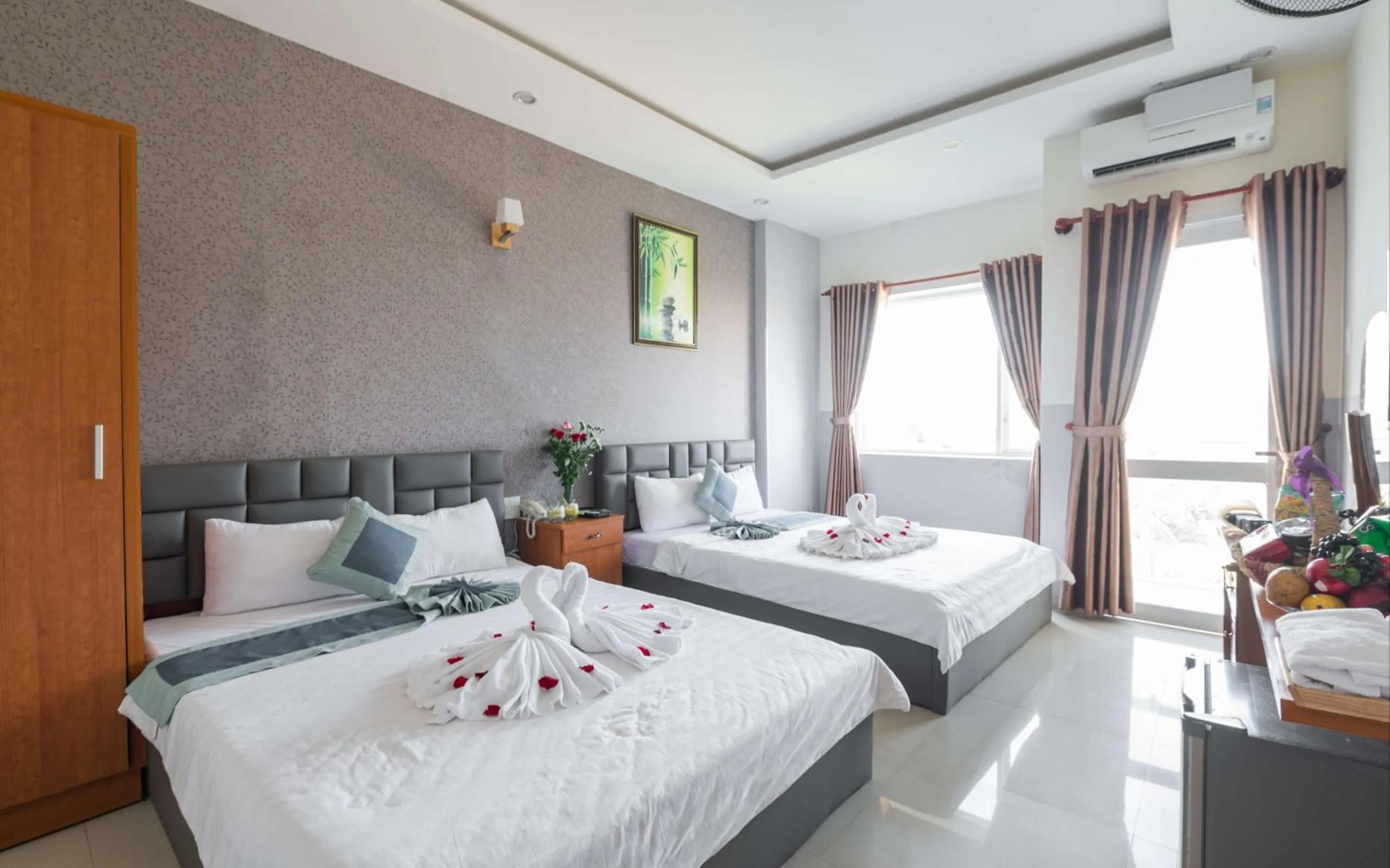 Bedroom, Bed in Hương Biển Hotel