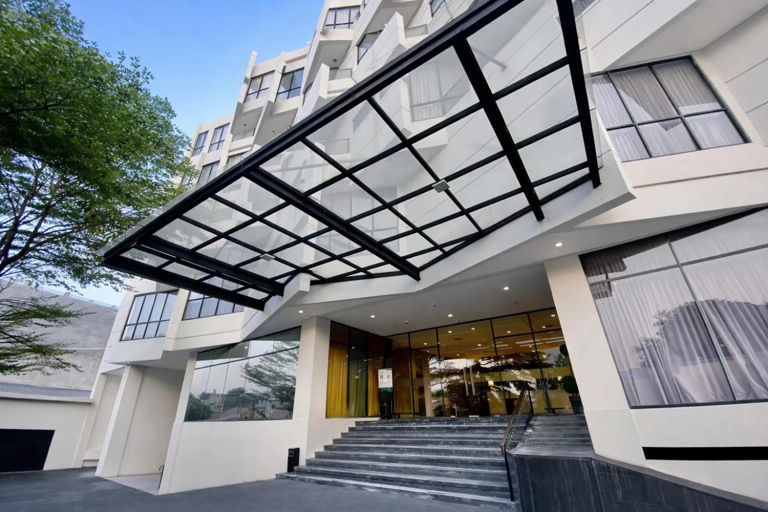 Property building in Rivoli Hotel Jakarta