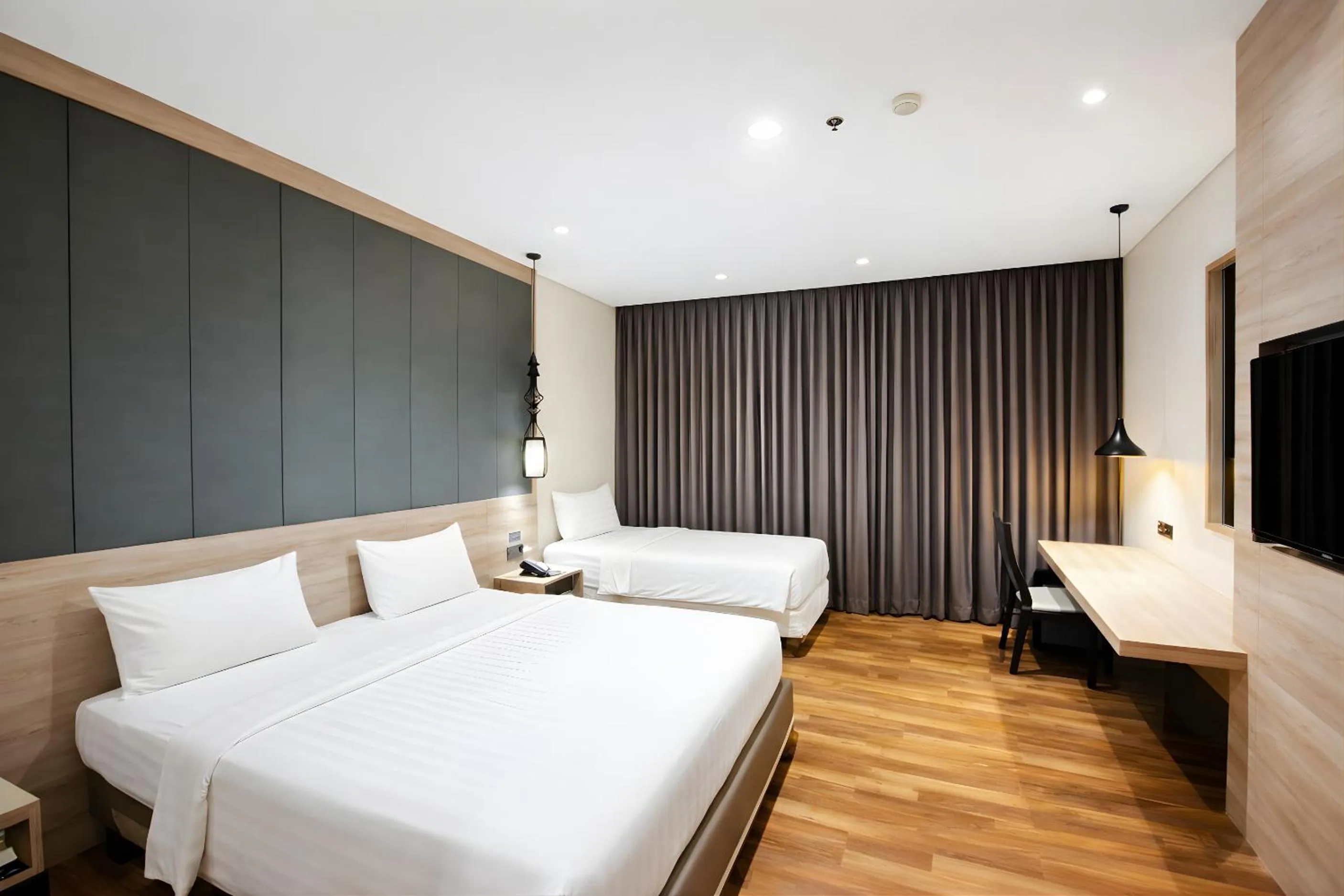 Bedroom, Bed in Rivoli Hotel Jakarta