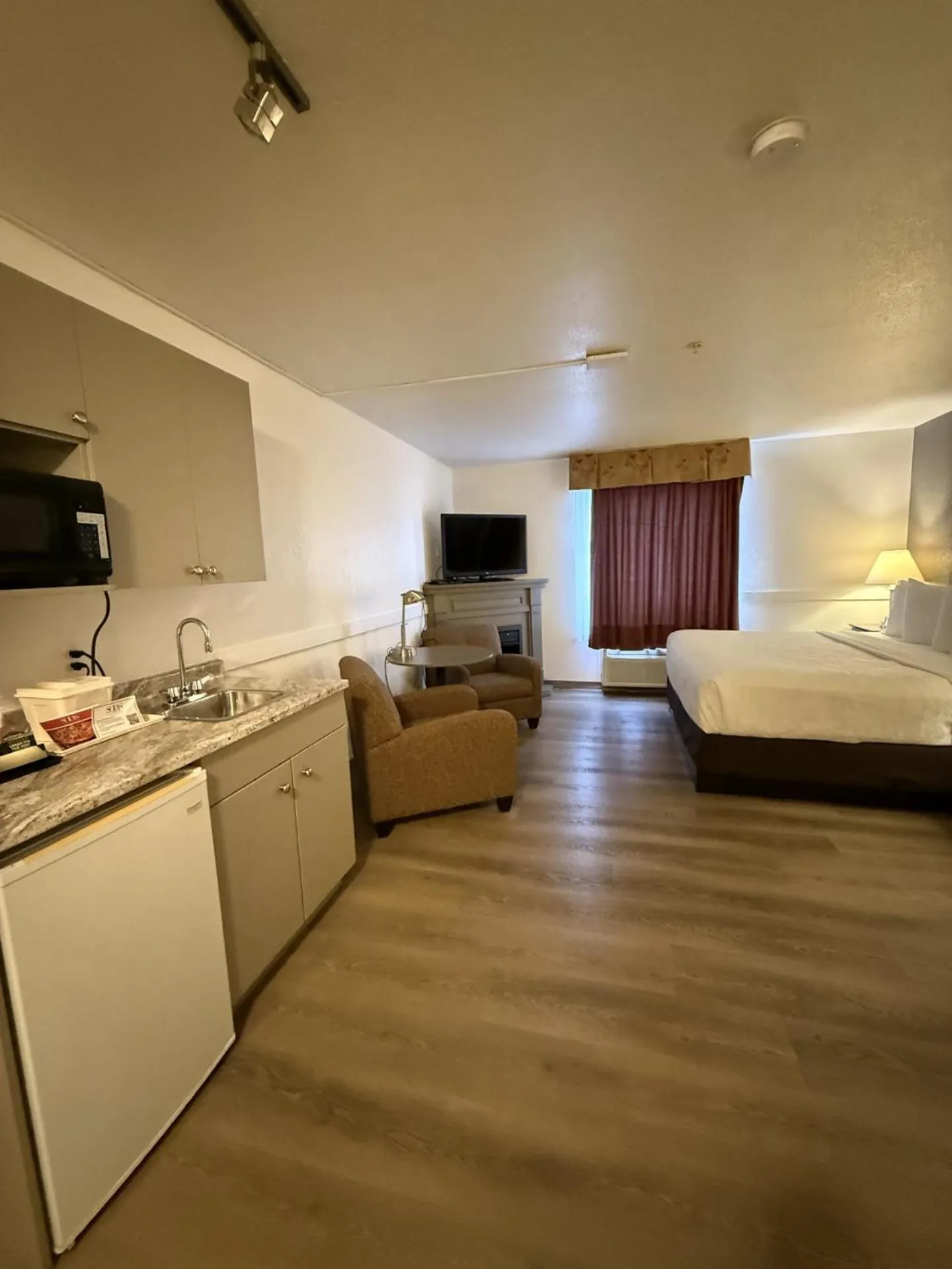 Super 8 by Wyndham Dawson Creek