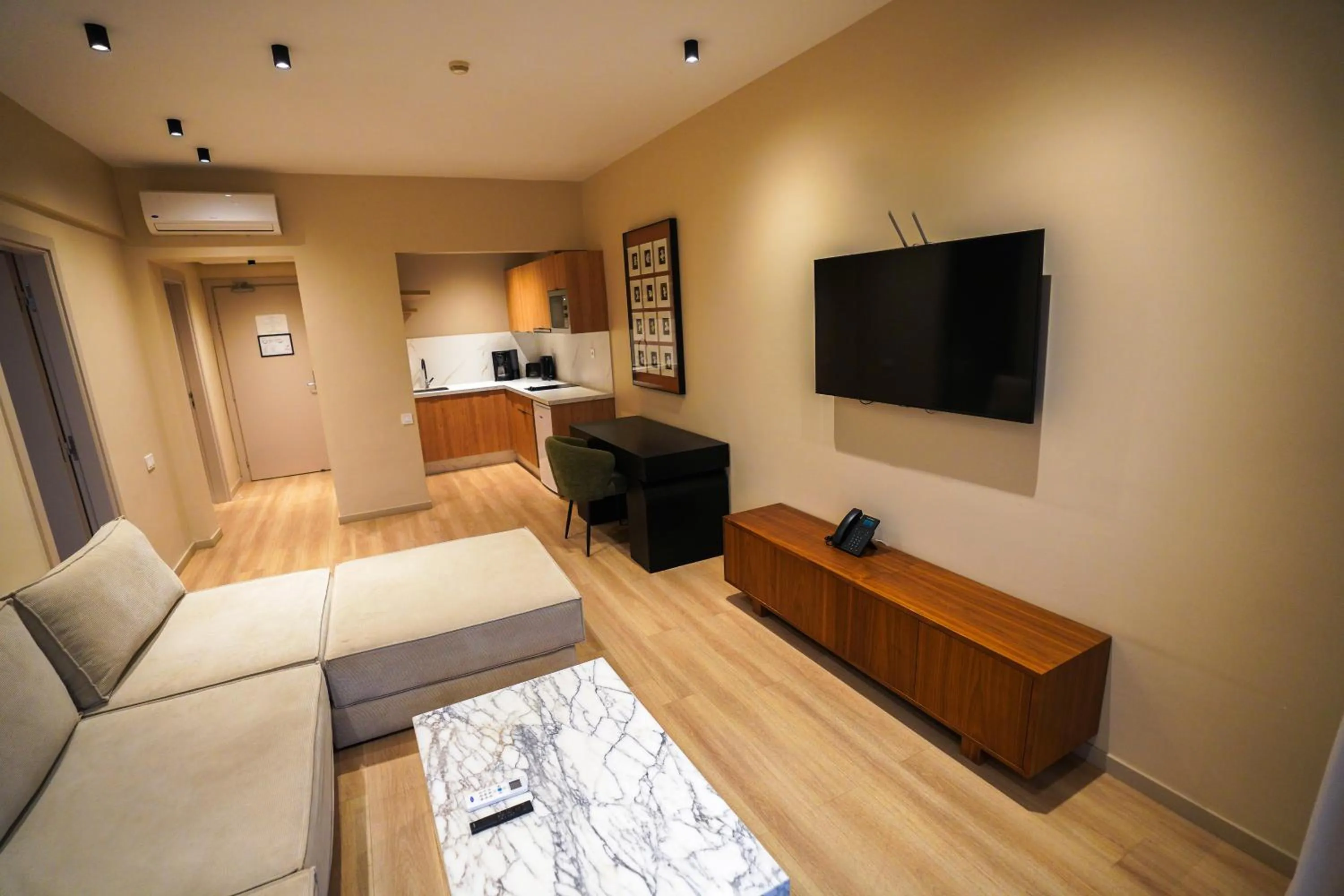 Living room in Ocean Atlantic View (Ex Bo Hotel)