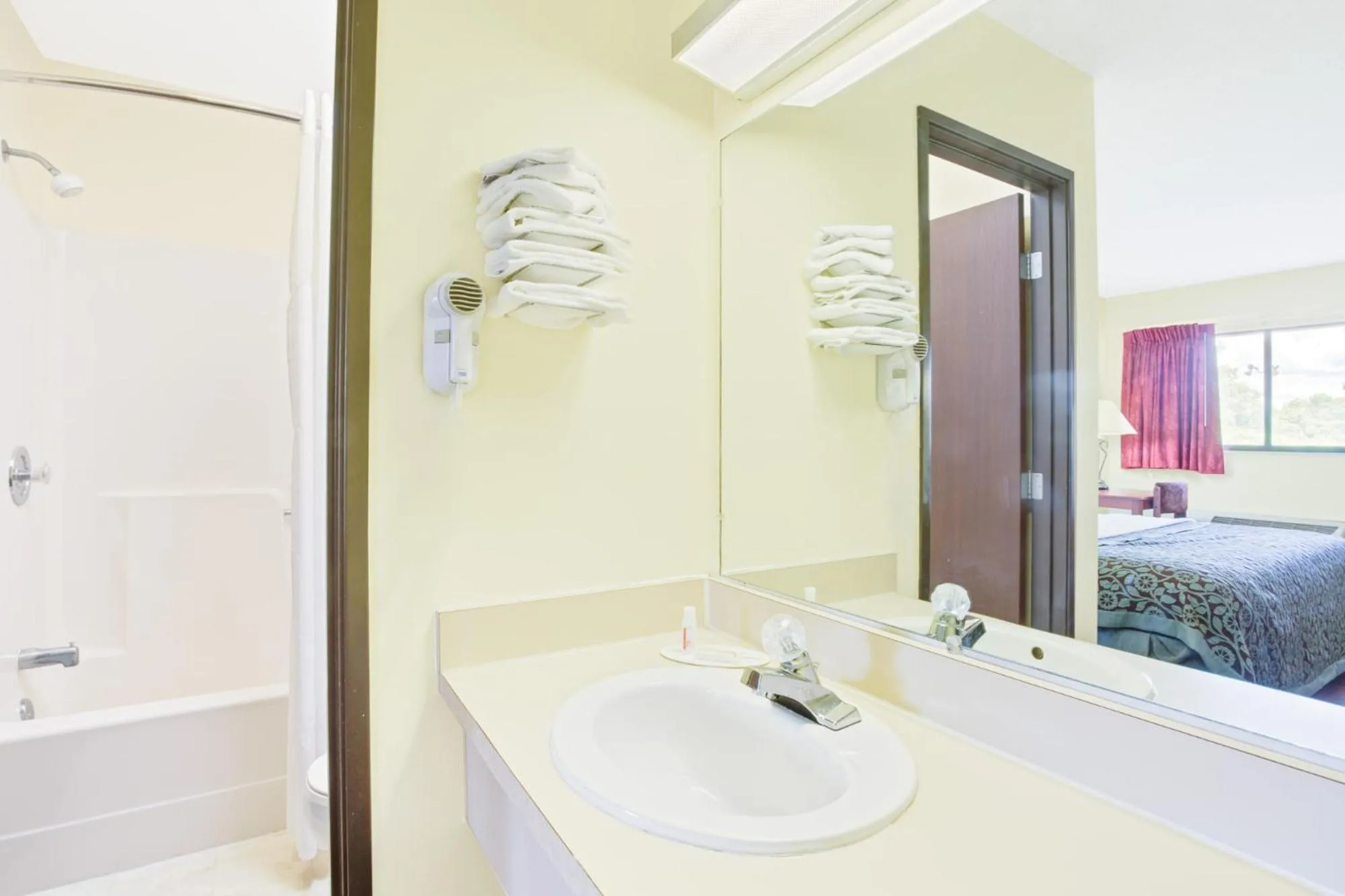 Bathroom, Bed in Days Inn by Wyndham Athens