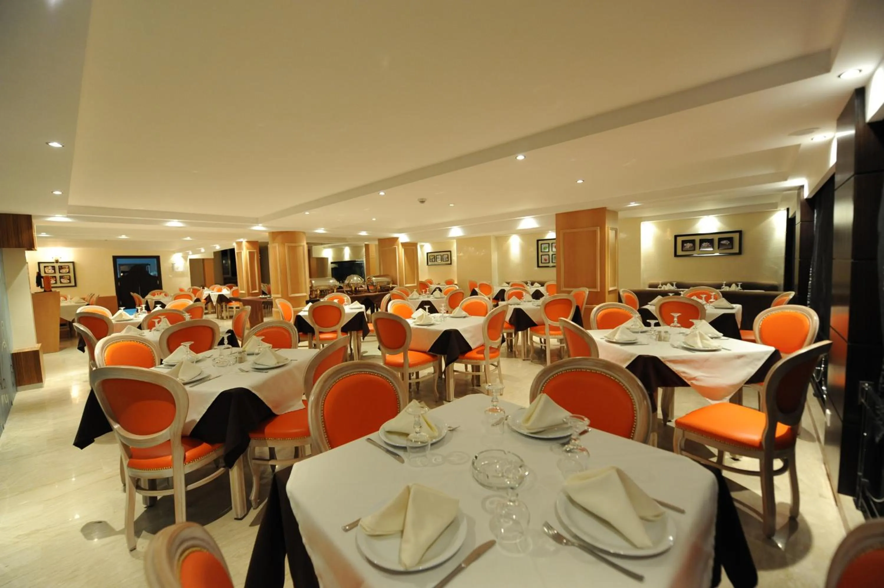 Restaurant/places to eat in Rive Hotel