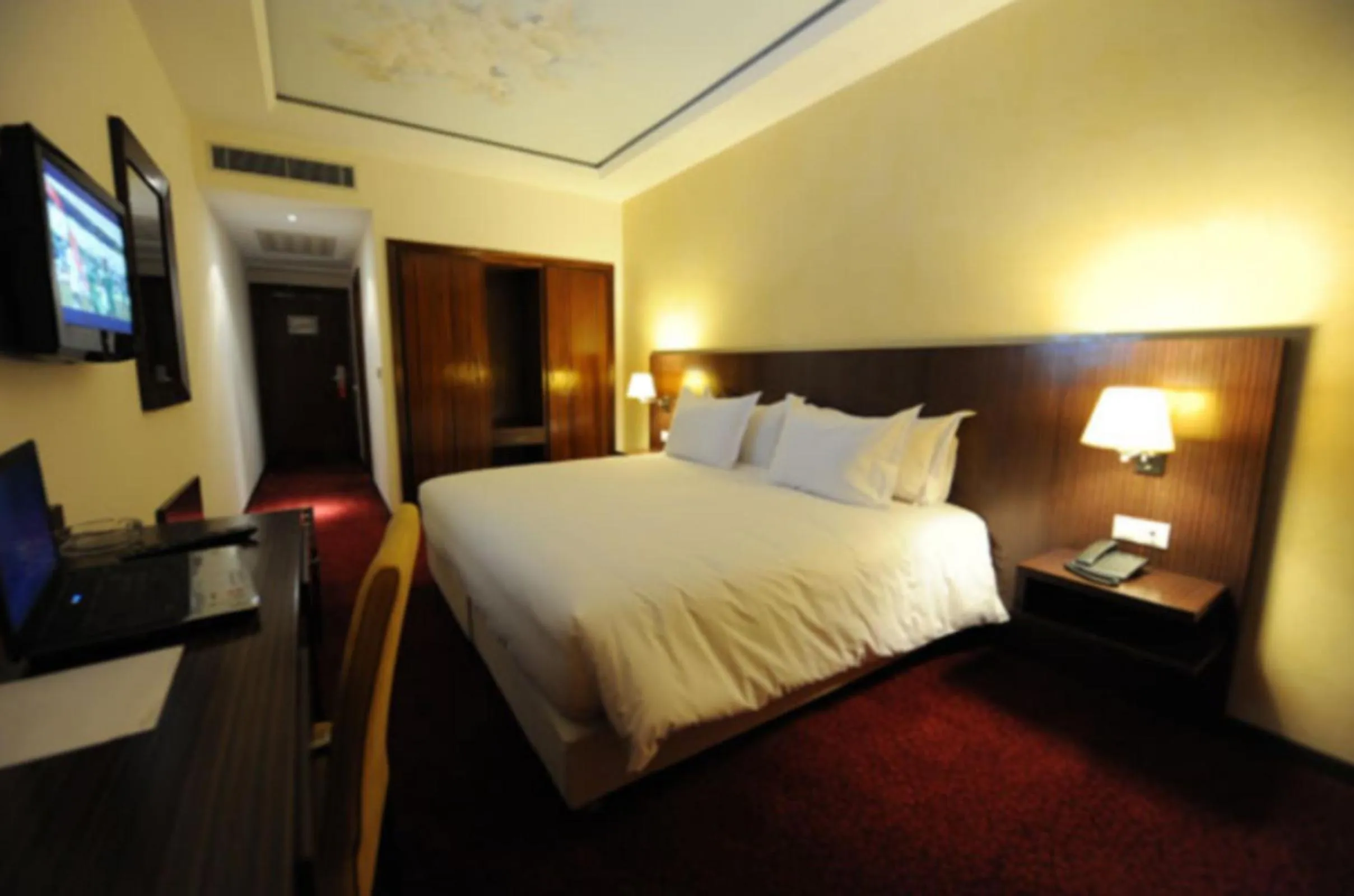 Bedroom, Bed in Rive Hotel
