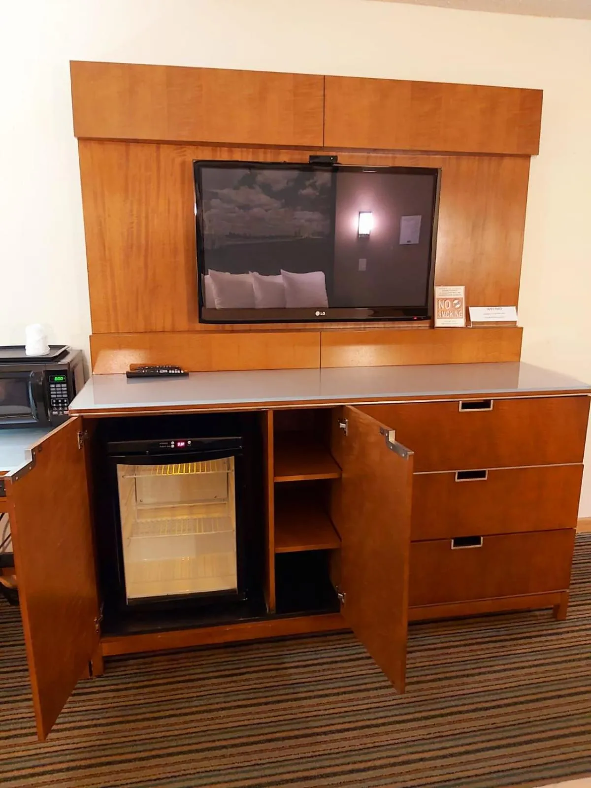 TV and multimedia in Windsor Place Inn