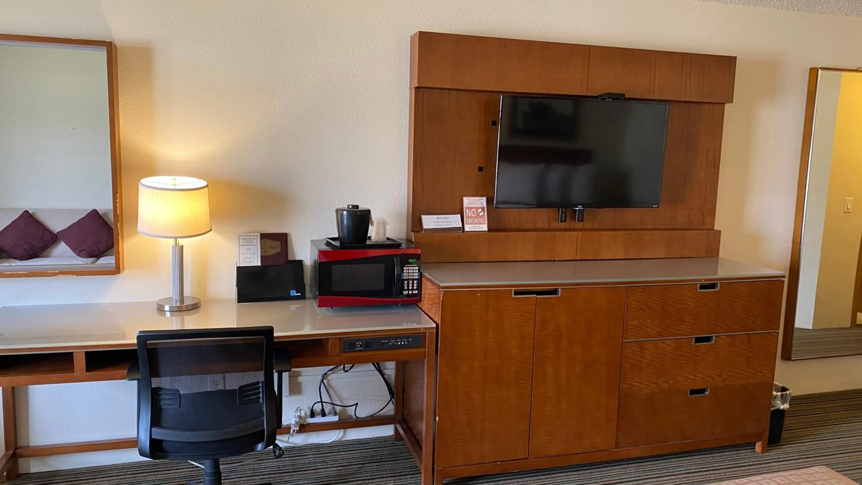 TV and multimedia in Windsor Place Inn